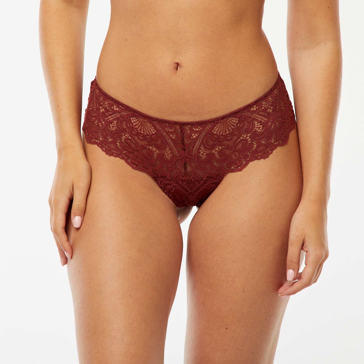 Tanga en dentelle transparente avec bijou fantaisie BORDEAUX