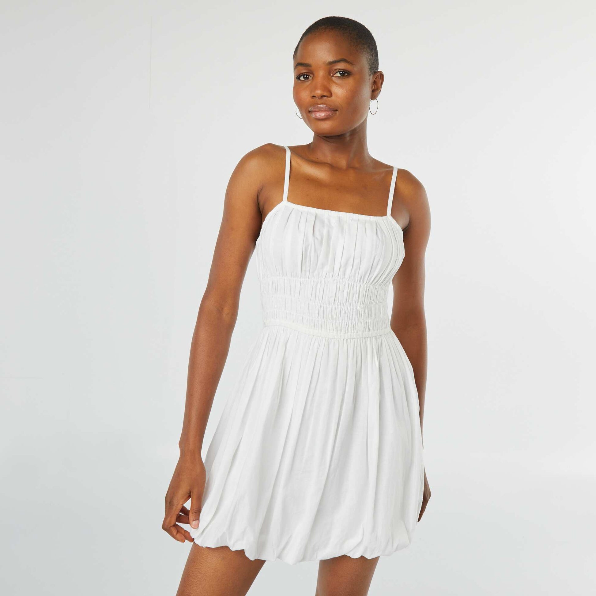 Robe courte smockée BLANC