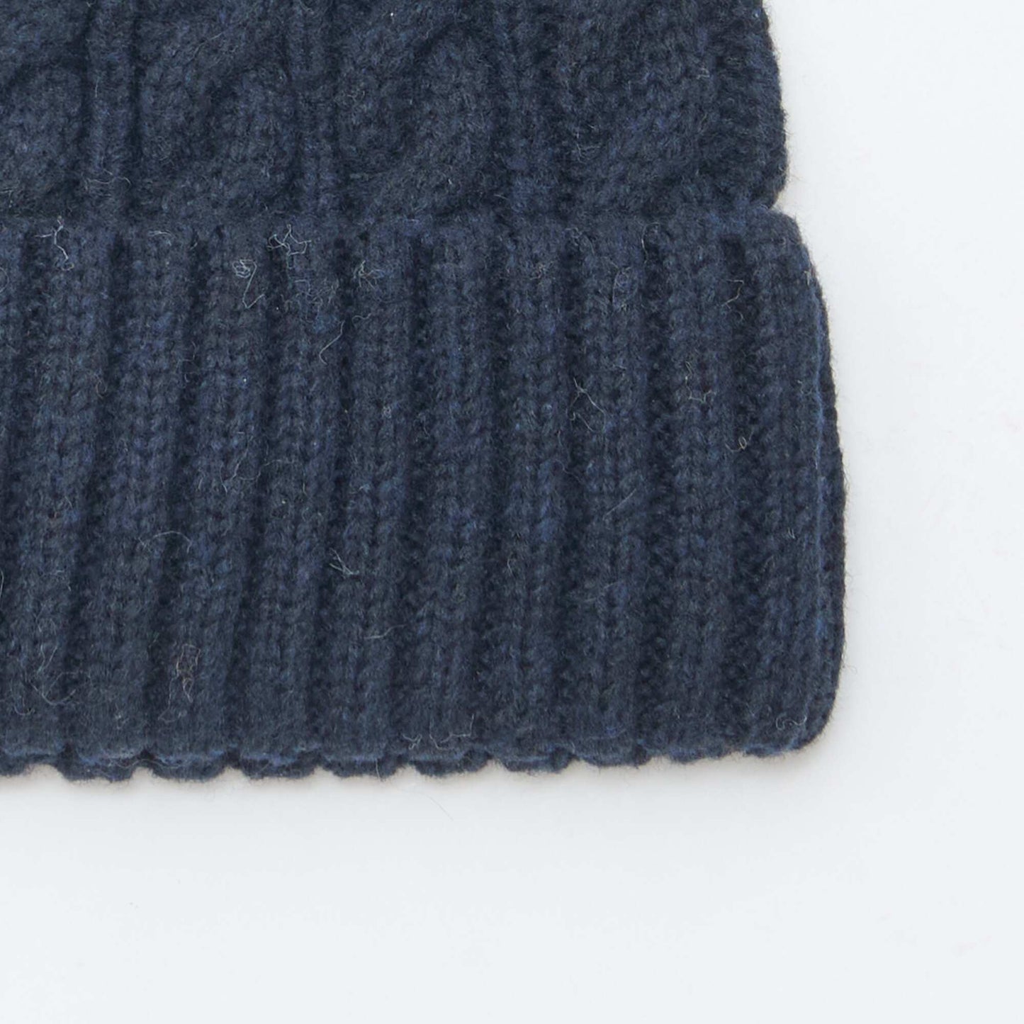 Bonnet en maille torsadée BLEU