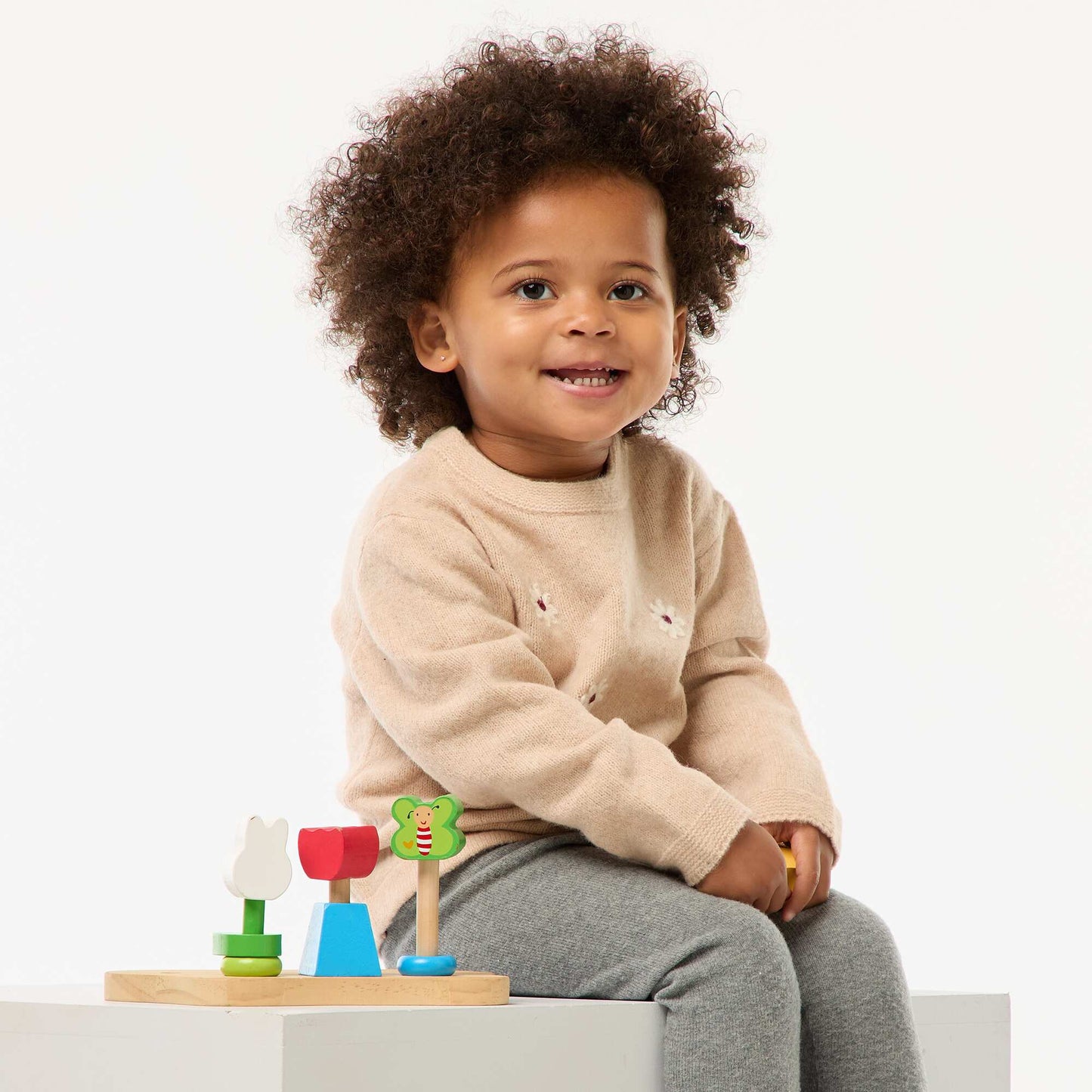 Pull à col rond avec broderies BEIGE