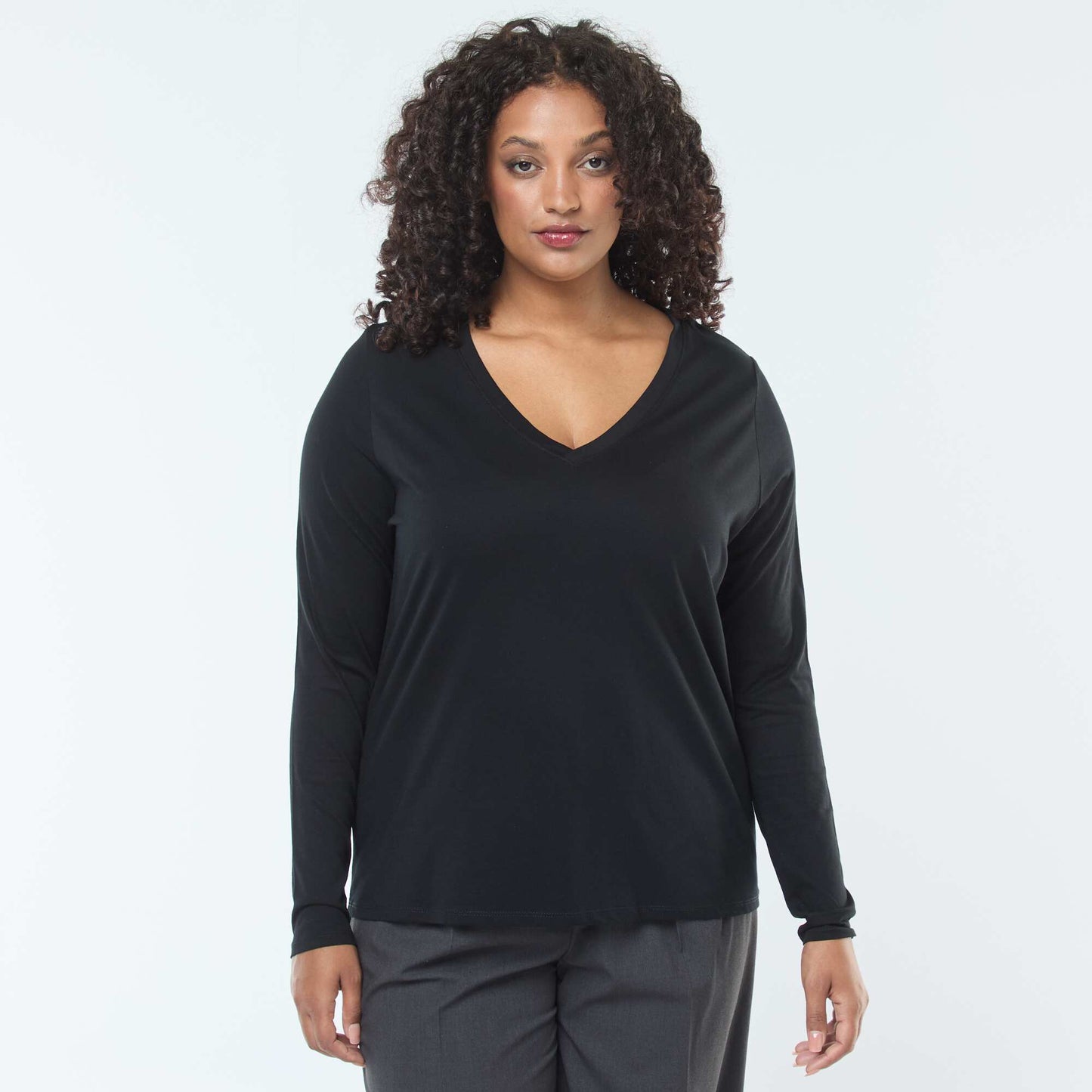 Tee-shirt en jersey avec col V et manches longues NOIR