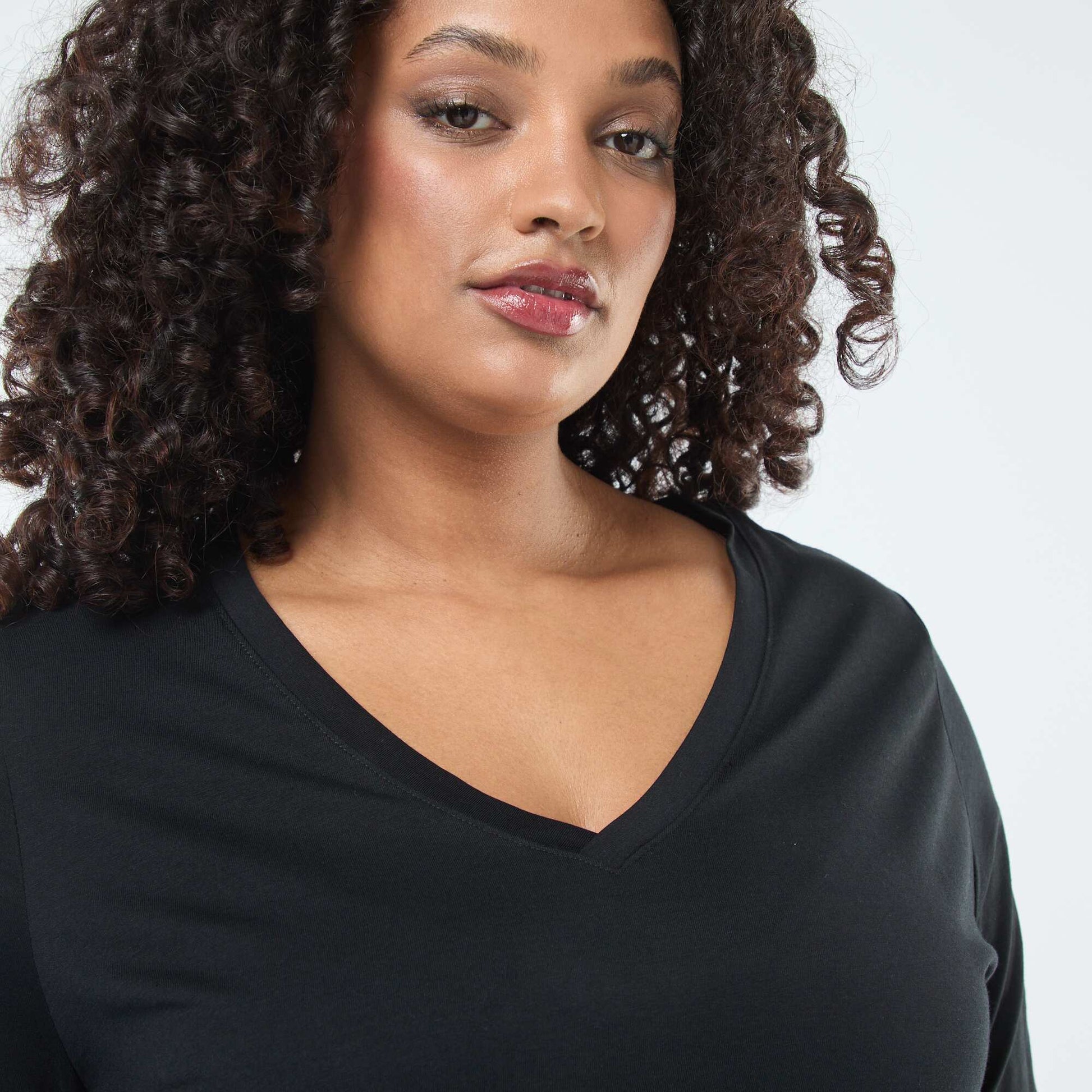 Tee-shirt en jersey avec col V et manches longues NOIR