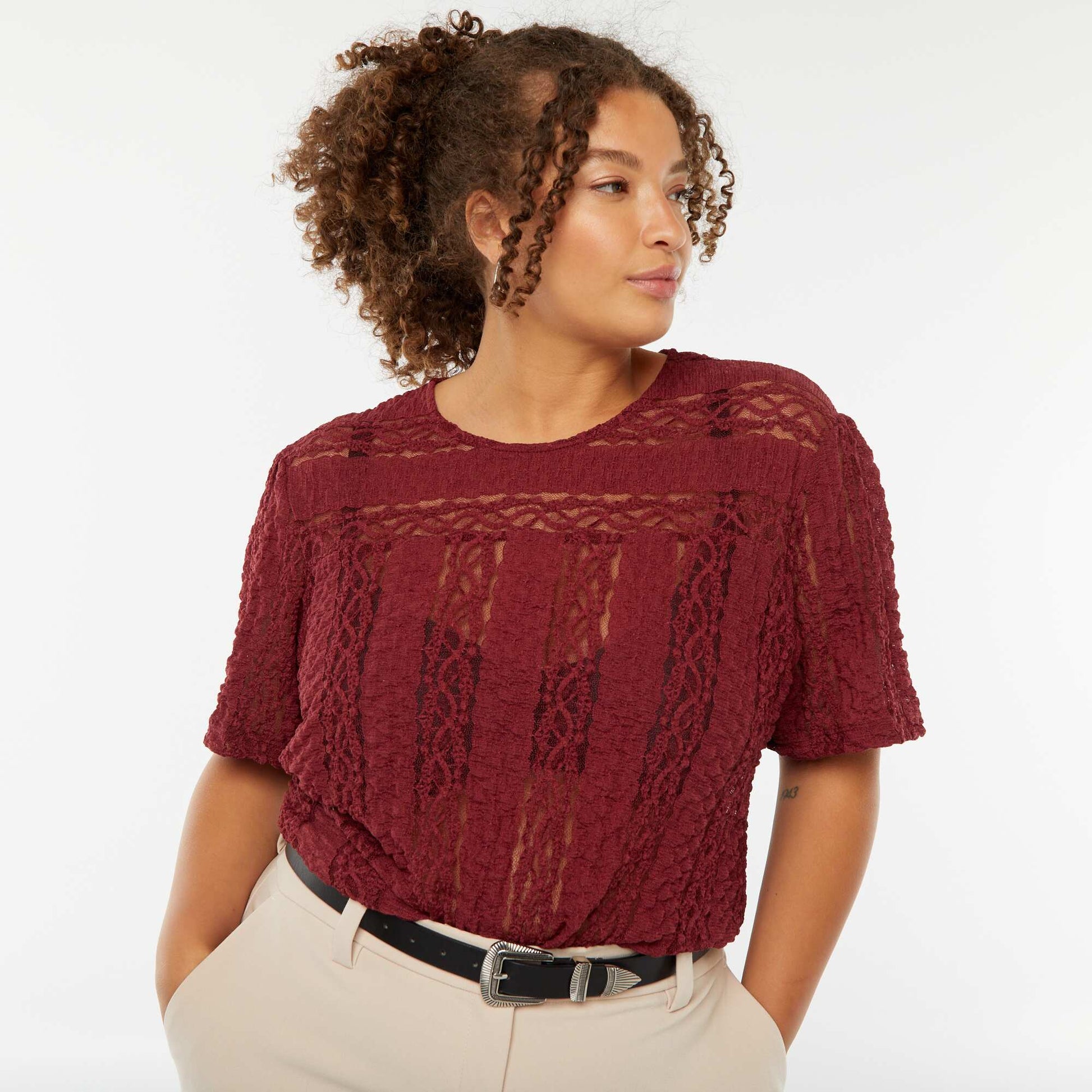 T-shirt en maille dentelée à manches courtes ROUGE