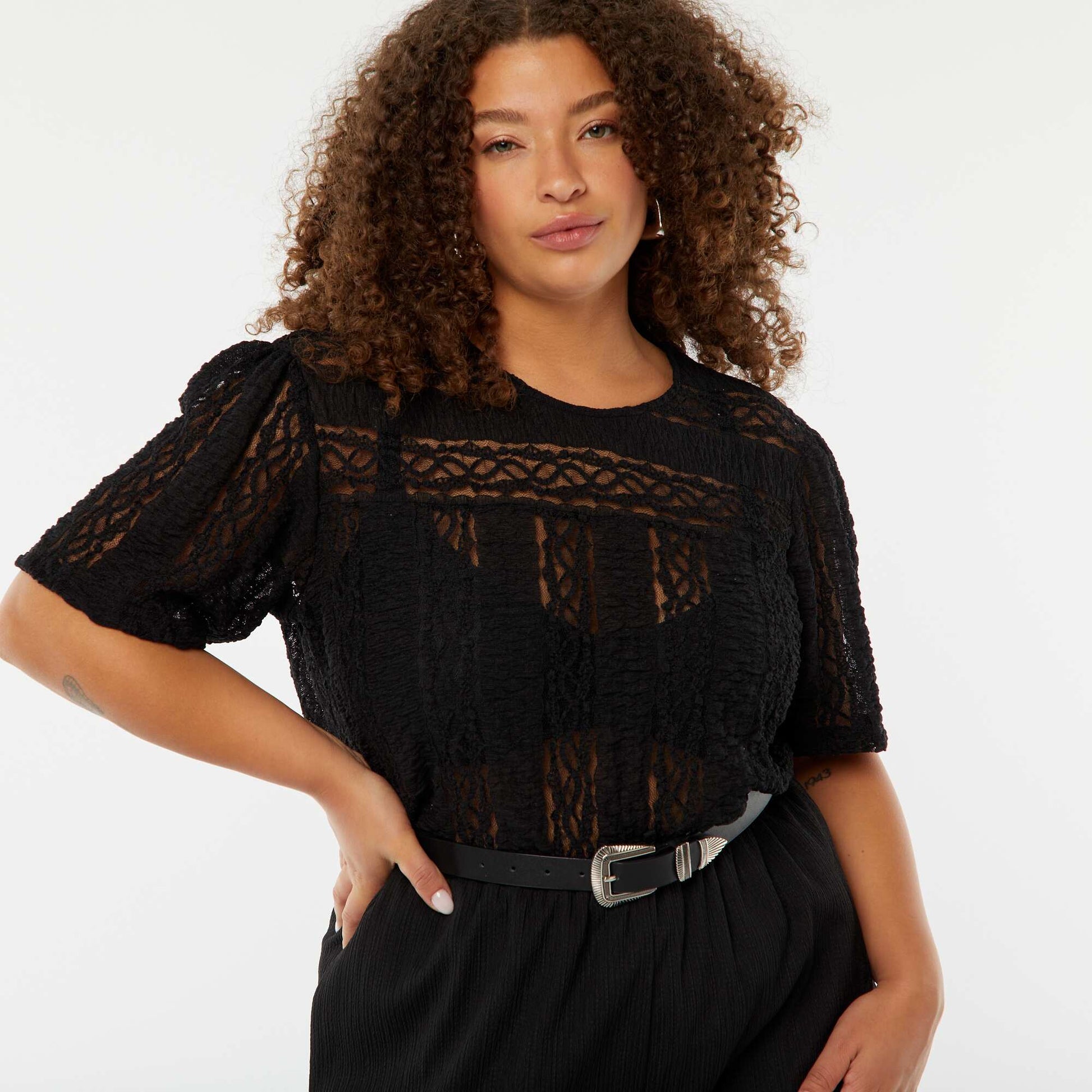 T-shirt en maille dentelée à manches courtes NOIR