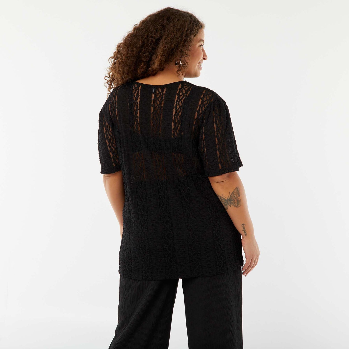 T-shirt en maille dentelée à manches courtes NOIR