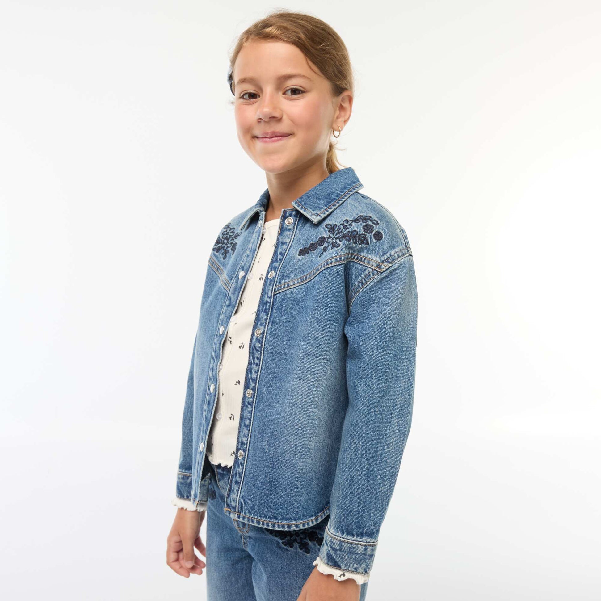 Chemise en jean avec broderies BLEU