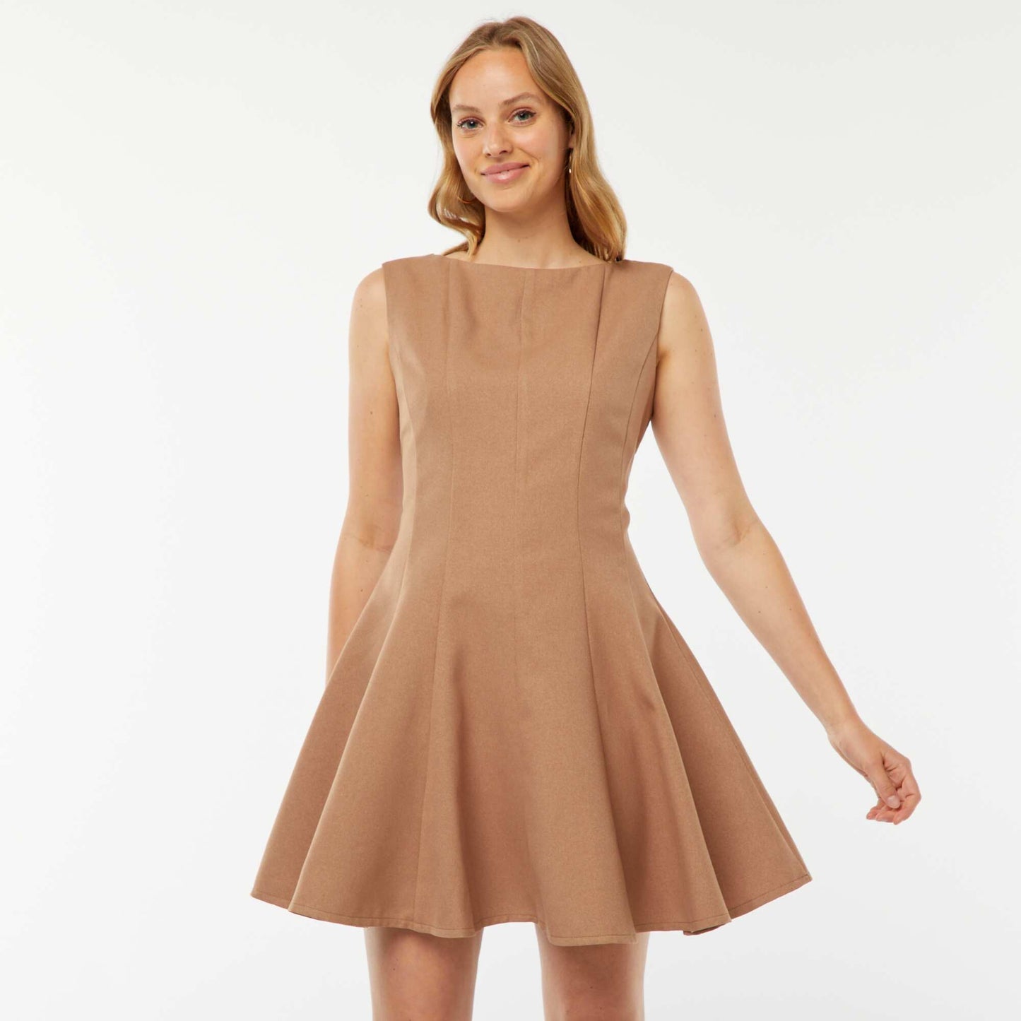 Robe courte ajustée sans manches BEIGE