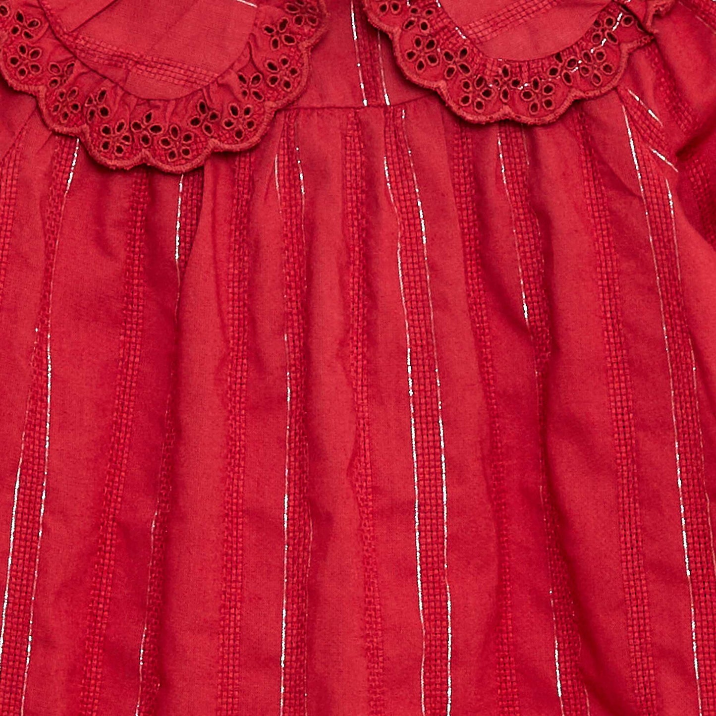 Robe légère avec fils brillants all over + col avec broderies ROUGE