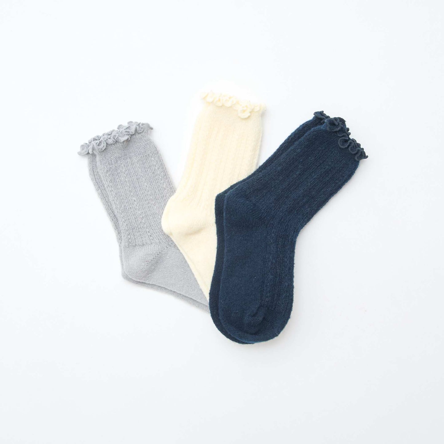 Chaussettes en maille fantaisie finitions froufrous GRIS