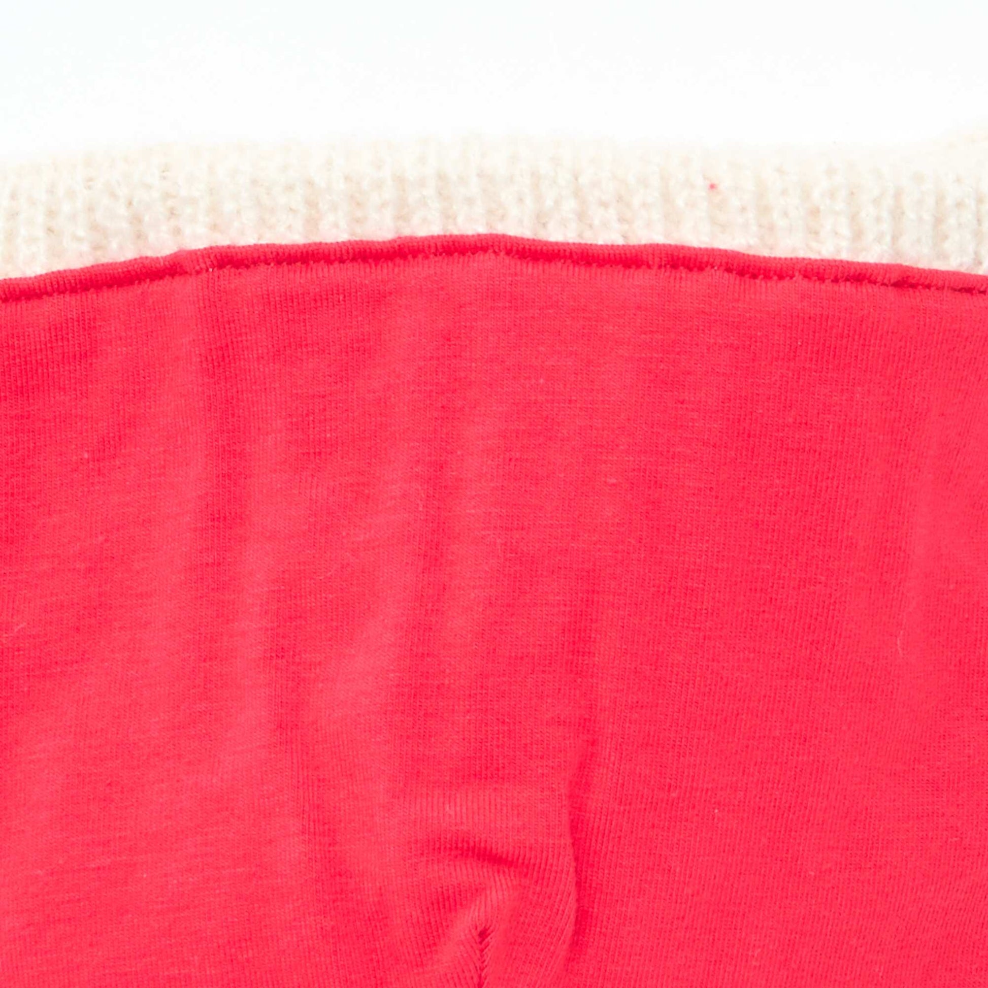 Bonnet côtelé et torsadé avec pompon ROUGE