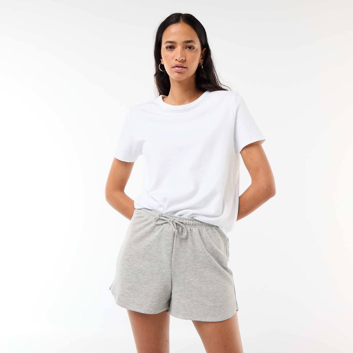 Short court en coton uni avec lien GRIS