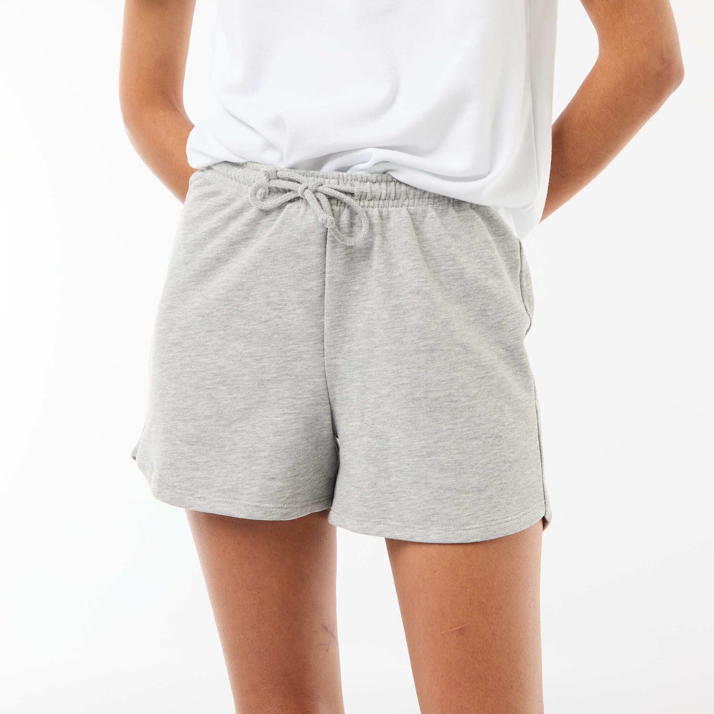 Short court en coton uni avec lien GRIS