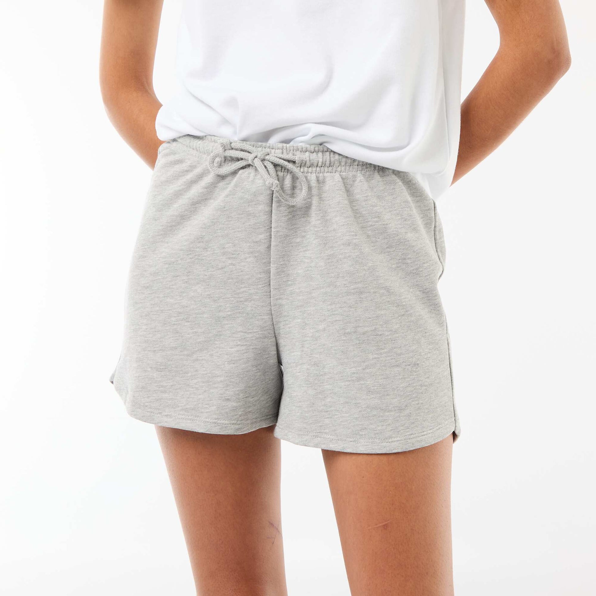 Short court en coton uni avec lien GRIS