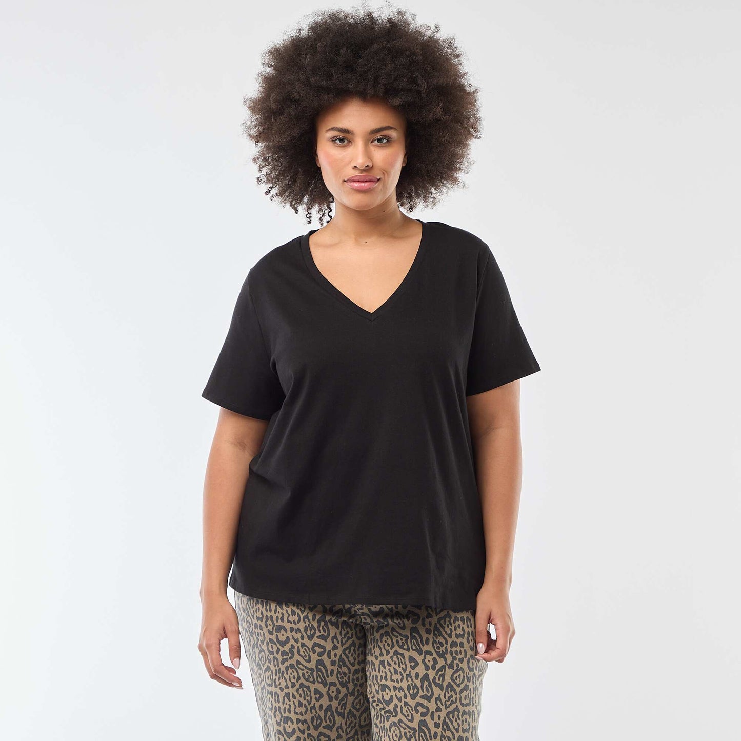 T-shirt basique à manches courtes et col V NOIR