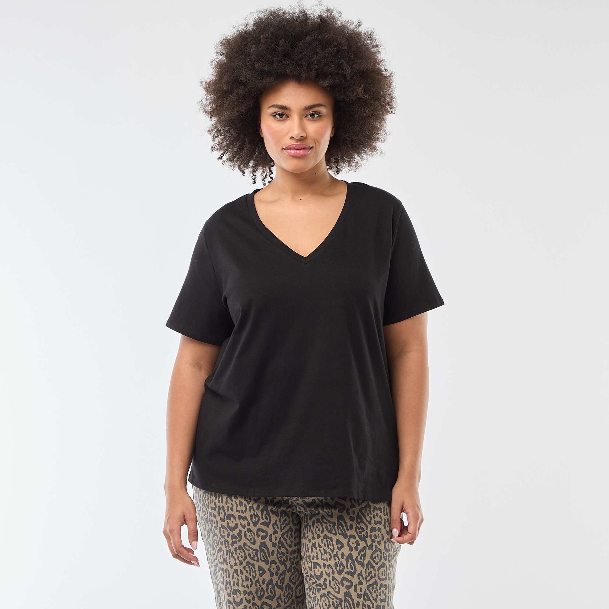 T-shirt basique à manches courtes et col V NOIR
