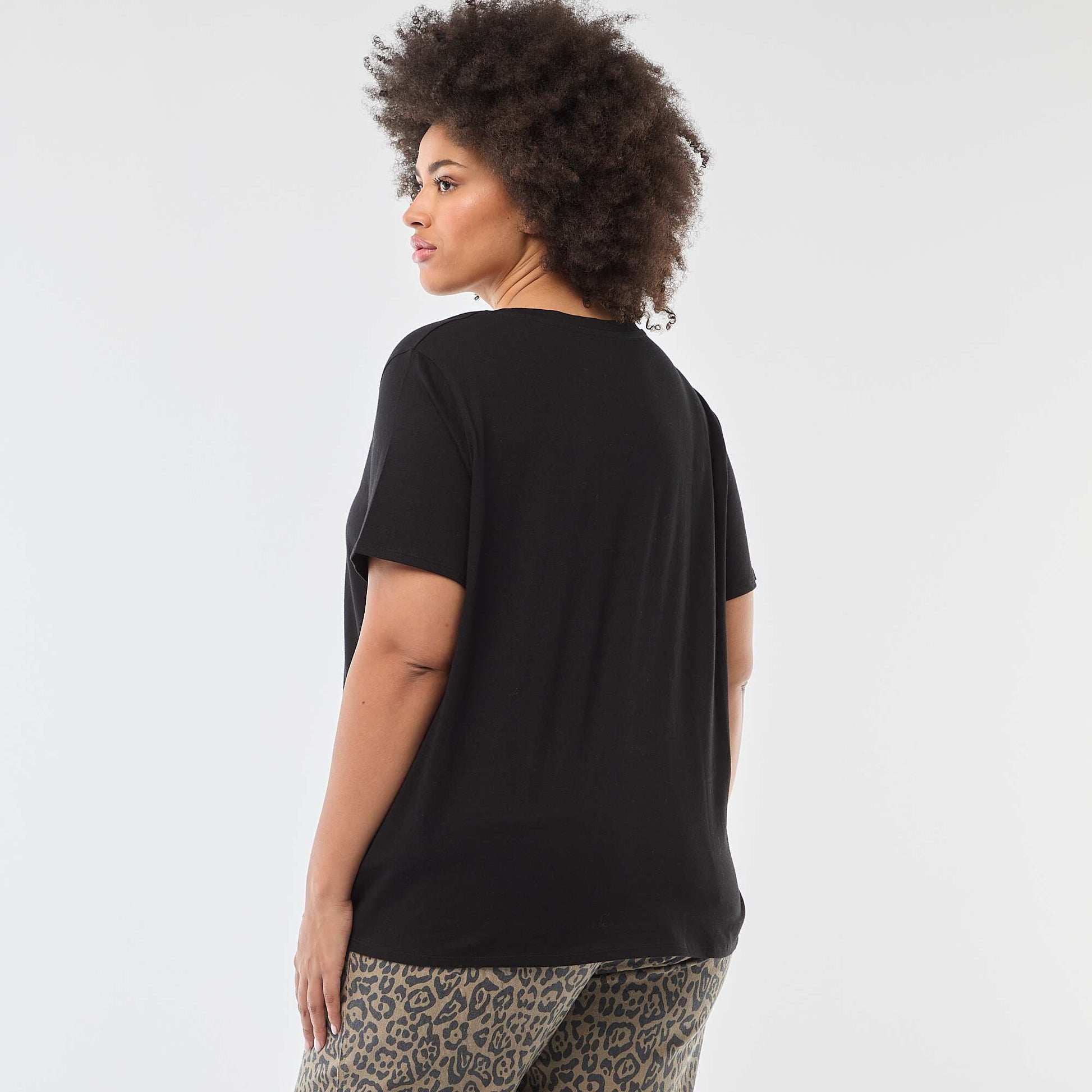 T-shirt basique à manches courtes et col V NOIR