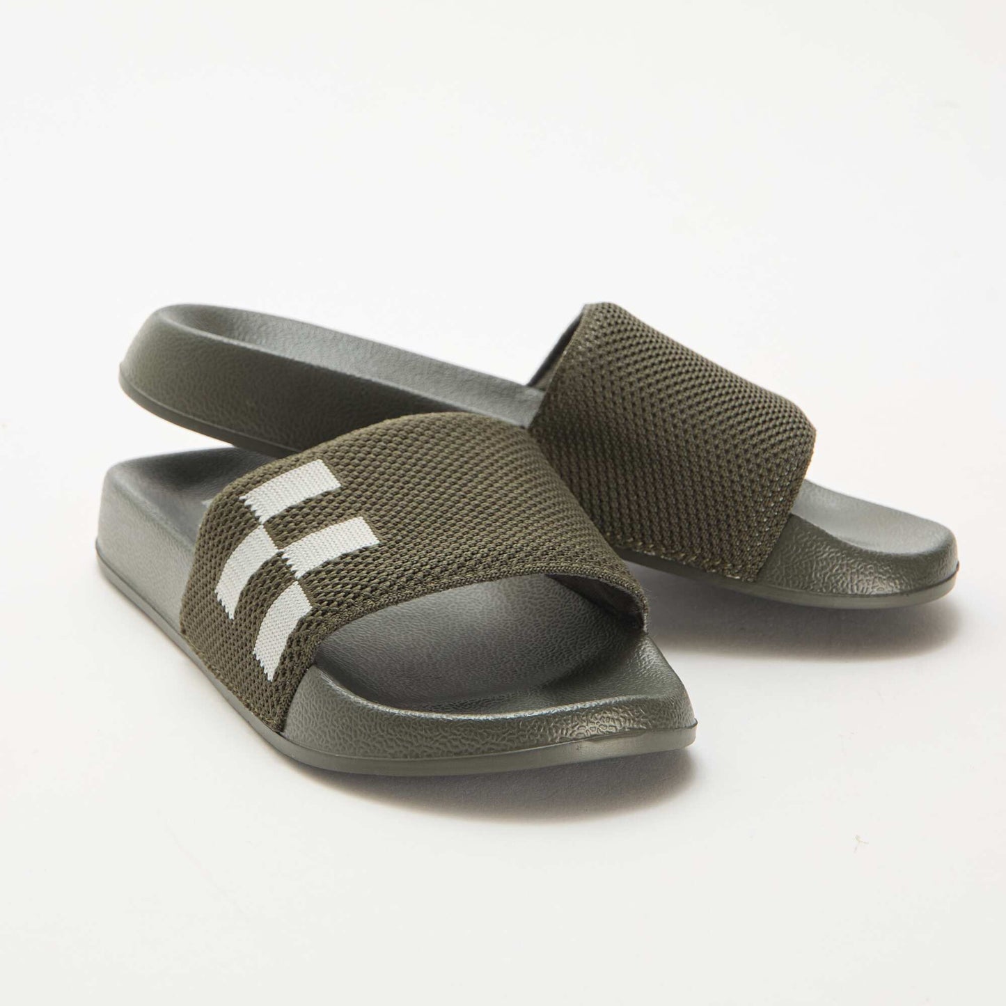 Mules de piscine avec bride en mesh KAKI