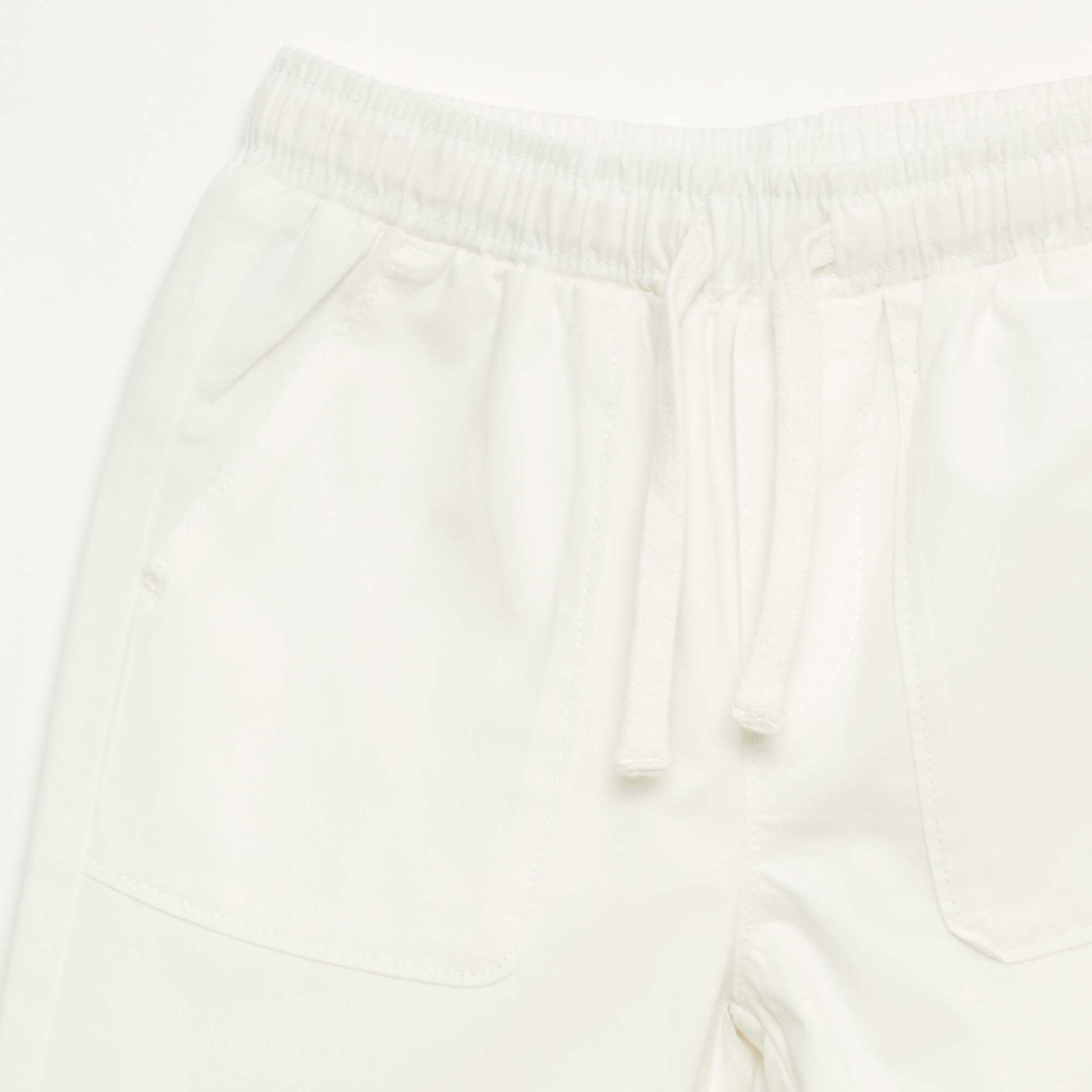 Pantalon coupe regular / droite avec cordons à nouer BLANC