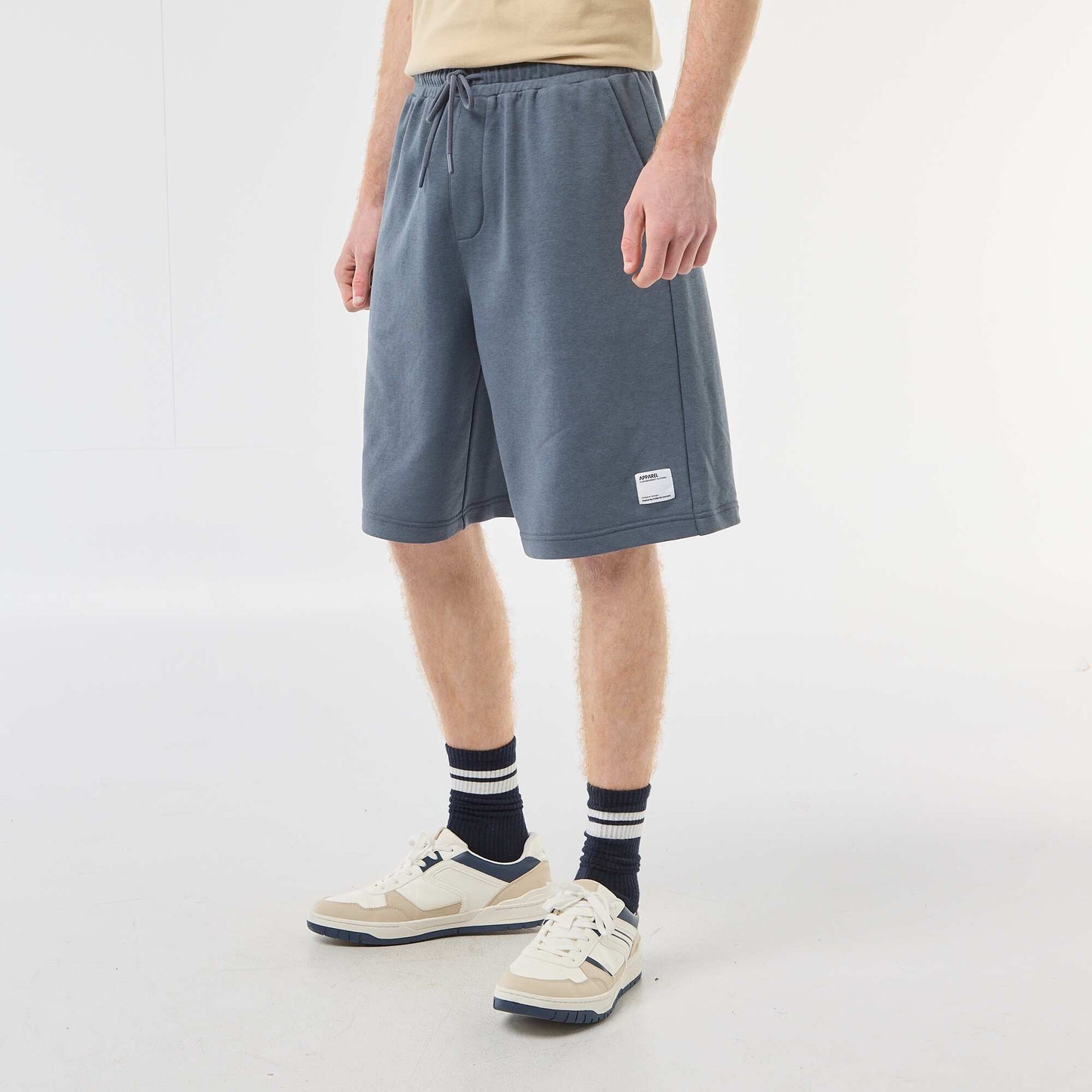 Short avec patch en coton uni GRIS