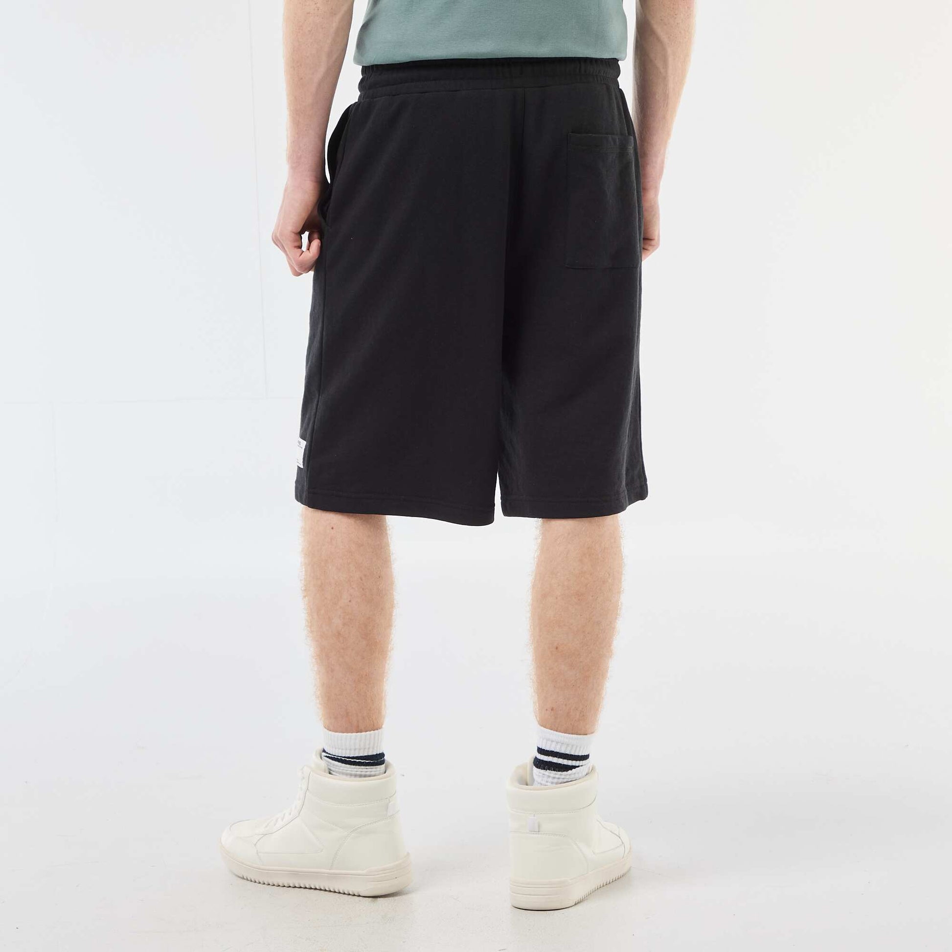 Short avec patch en coton uni NOIR