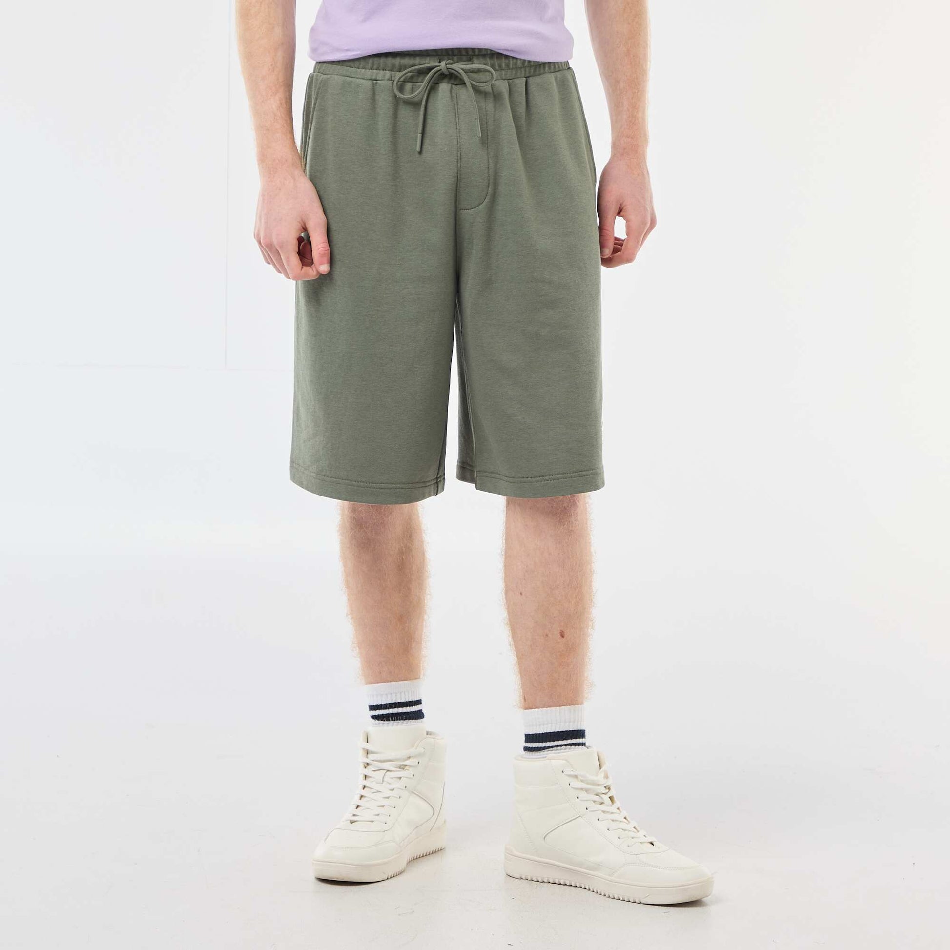 Short avec patch en coton uni VERT