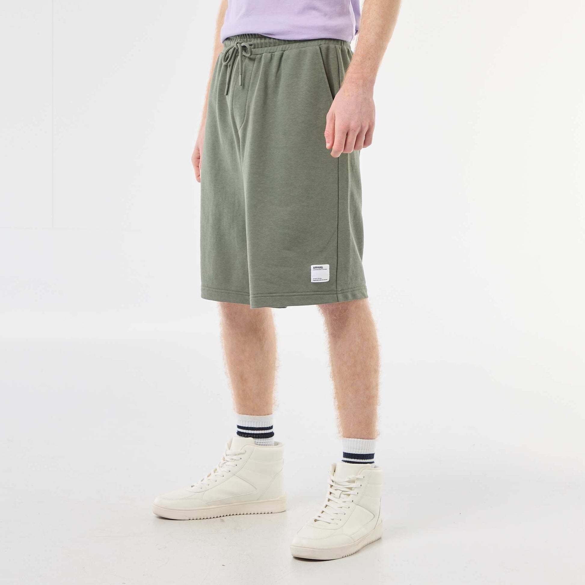Short avec patch en coton uni VERT