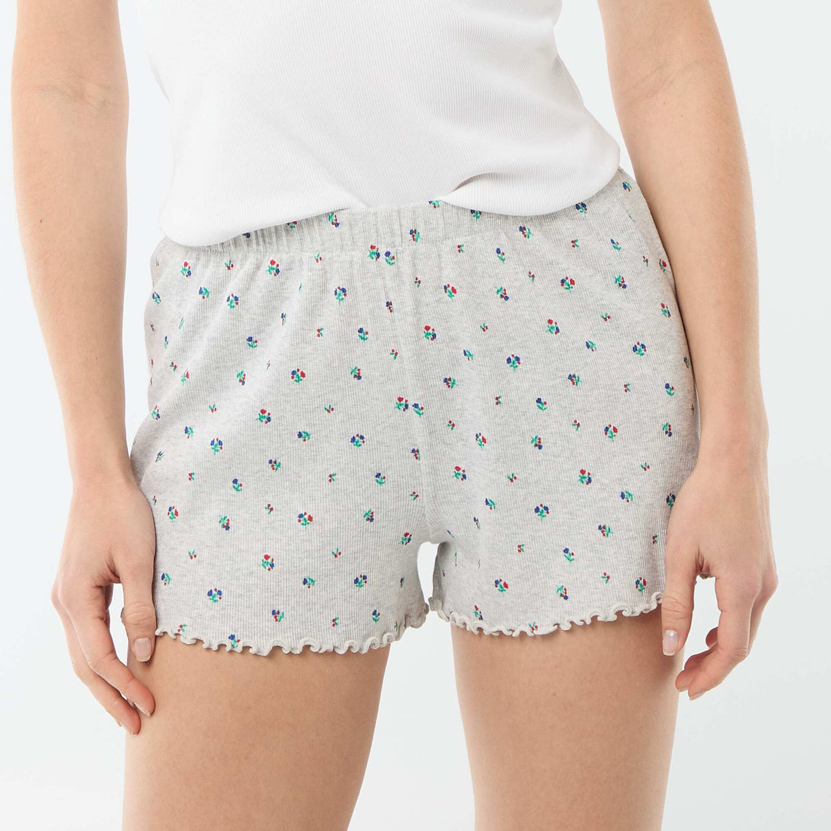 Short court de pyjama 'fleurs' all-over en coton GRIS