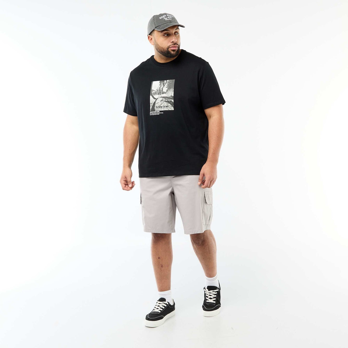 T-shirt imprimé à manches courtes et col rond NOIR