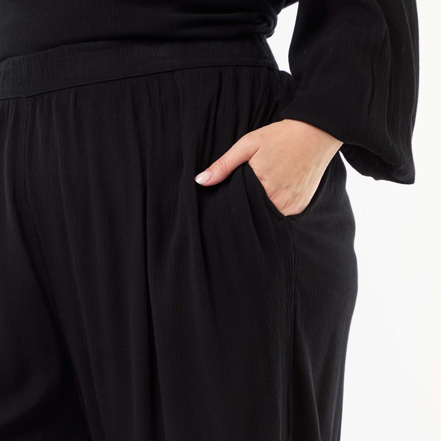 Pantalon large en maille crêpée NOIR