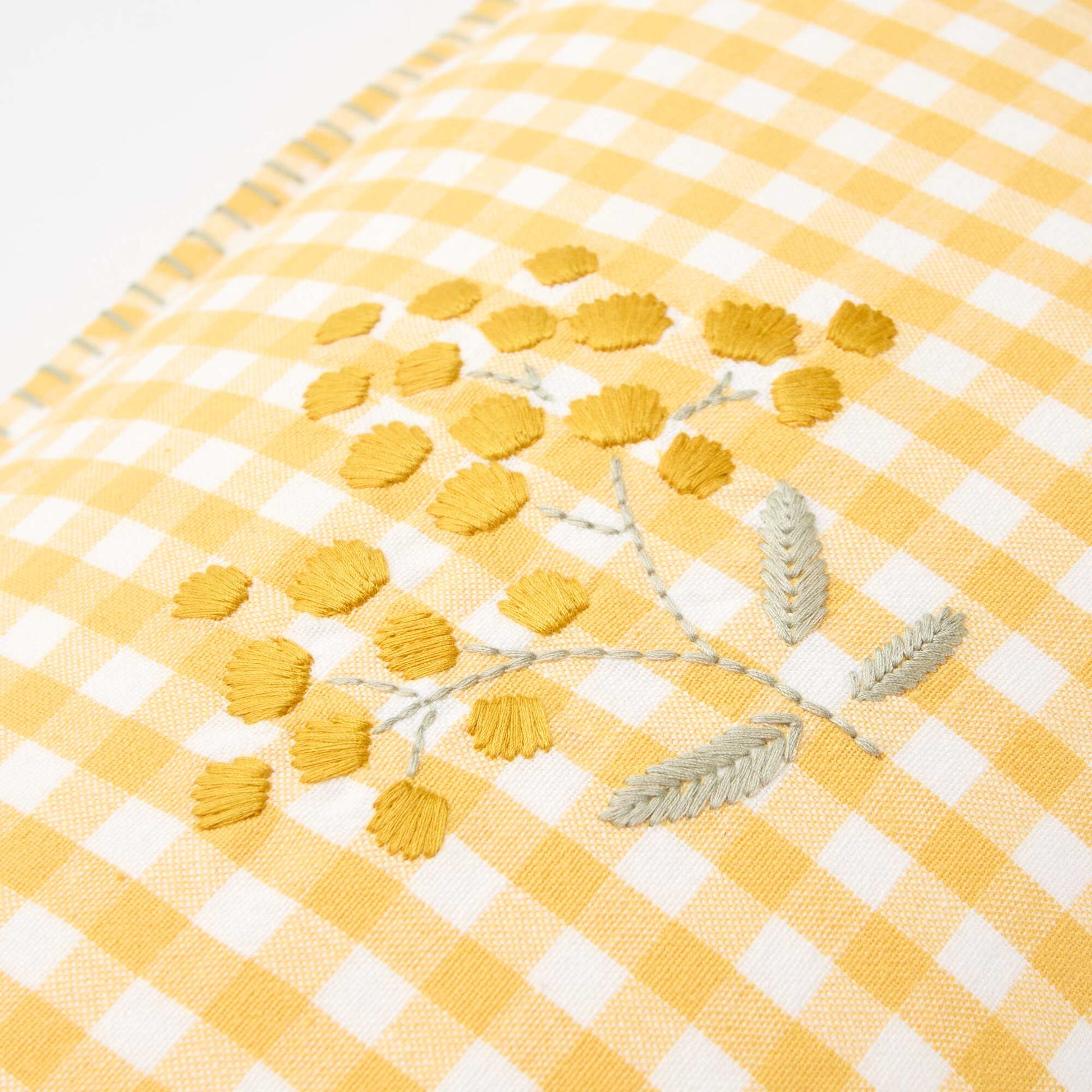 Housse de coussin brodée JAUNE
