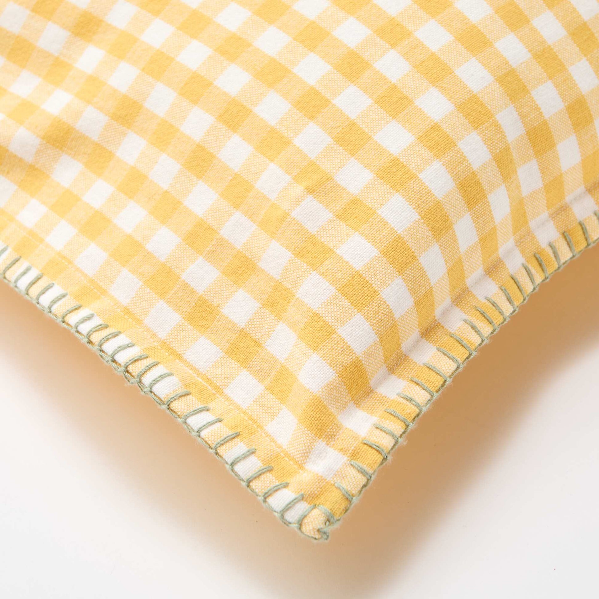 Housse de coussin brodée JAUNE