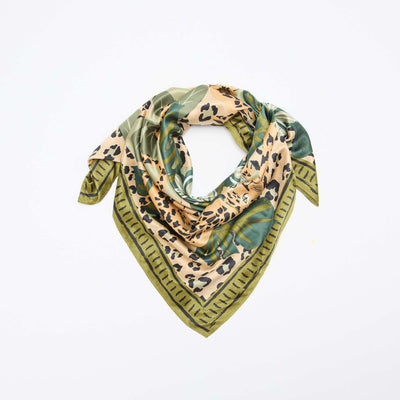 Large foulard carré à motif VERT
