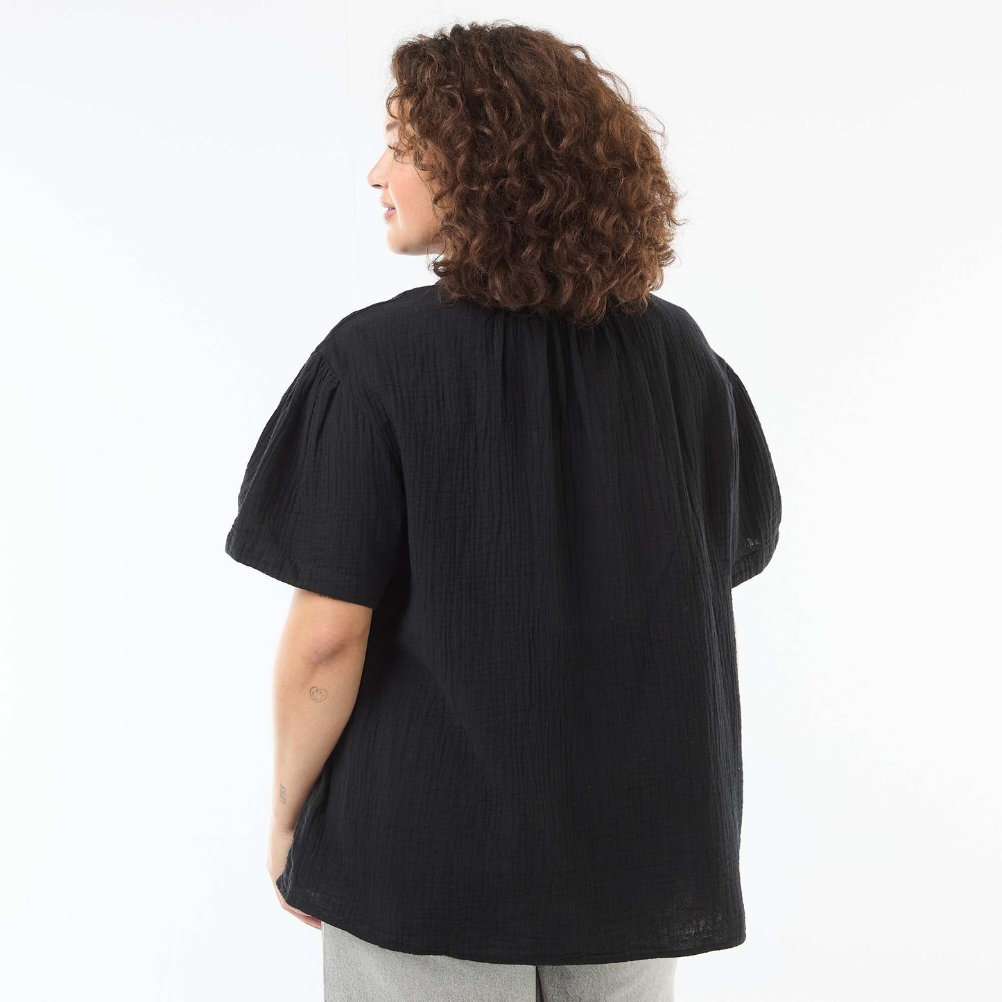 Blouse en gaze de coton avec col froncé NOIR