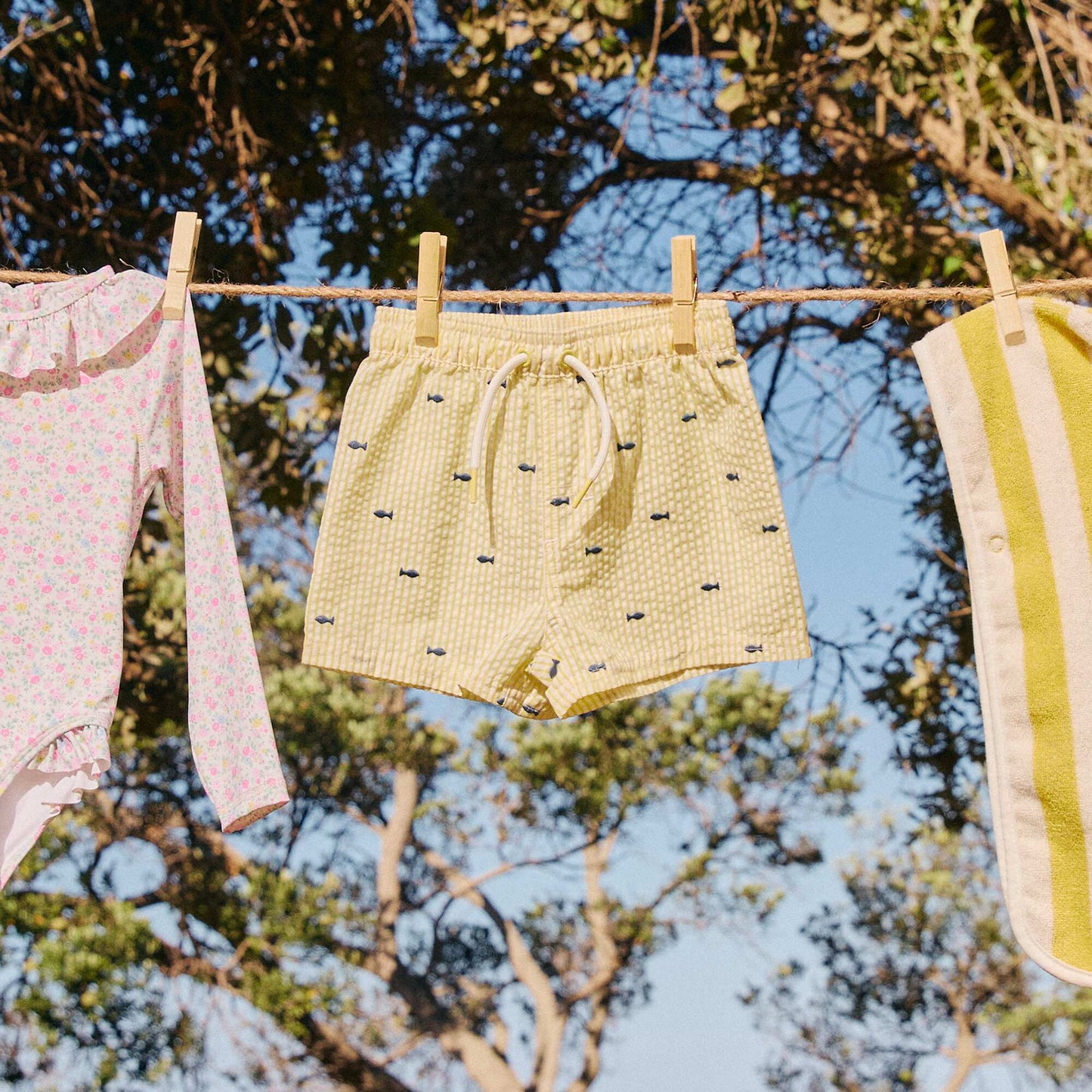Short de bain à motif JAUNE