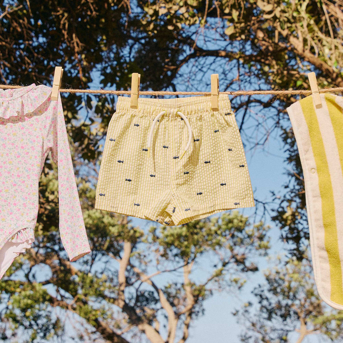 Short de bain à motif JAUNE