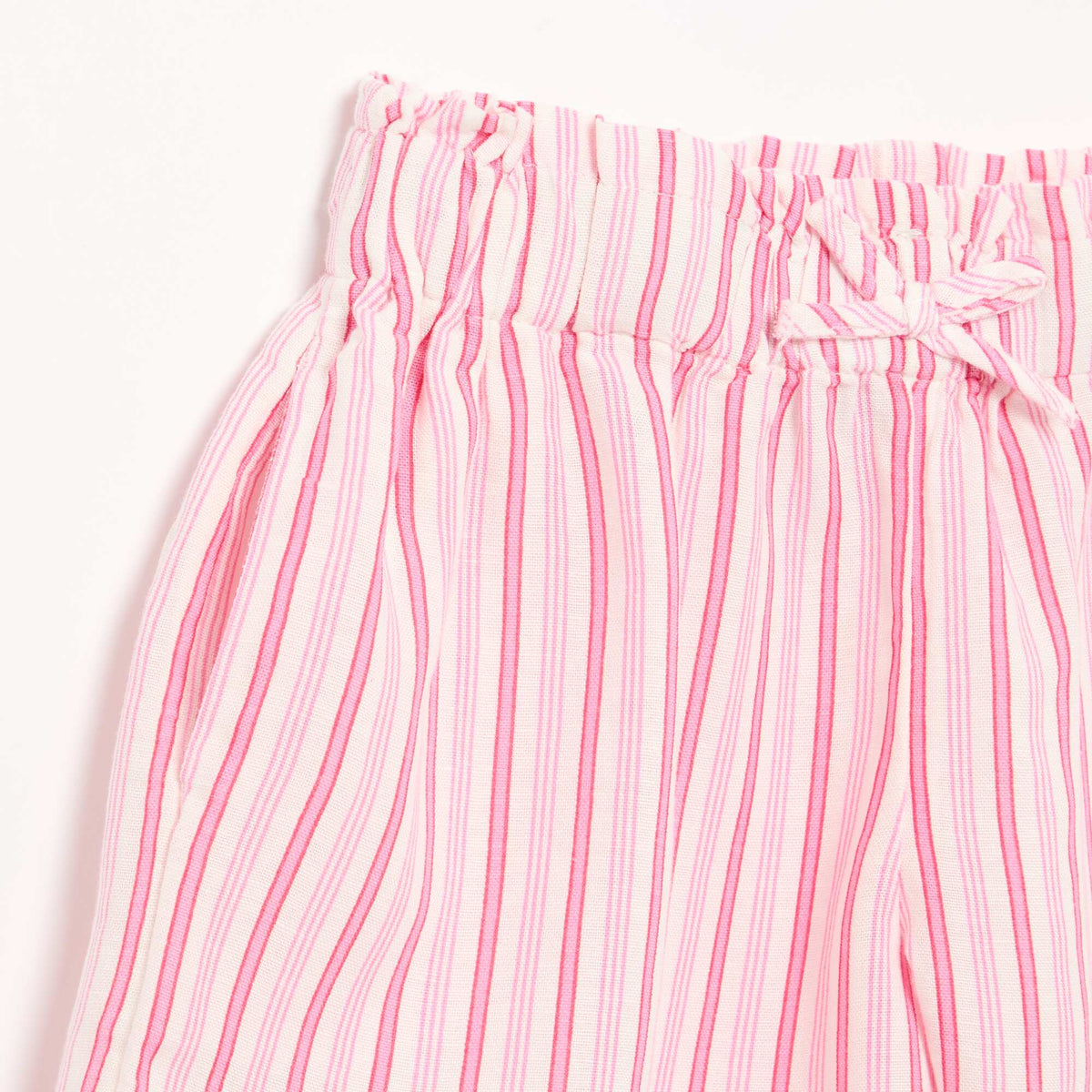 Short uni avec nœud fantaisie ROSE