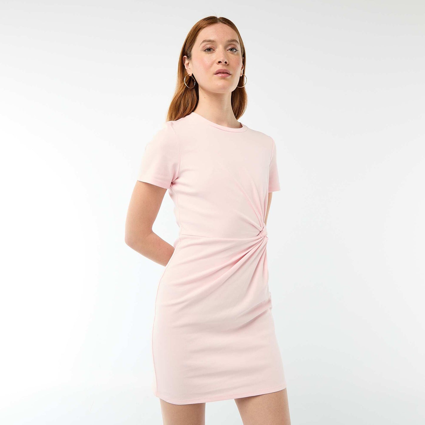 Robe t-shirt courte avec nœud fantaisie ROSE