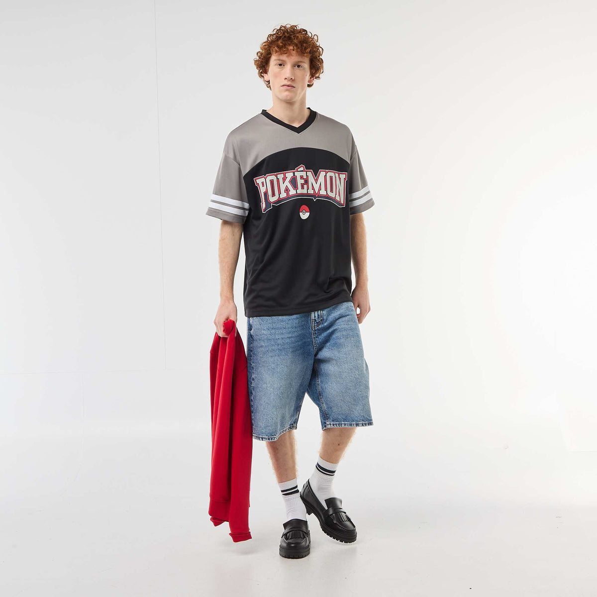 T-shirt imprimé 'Pokémon' col V NOIR
