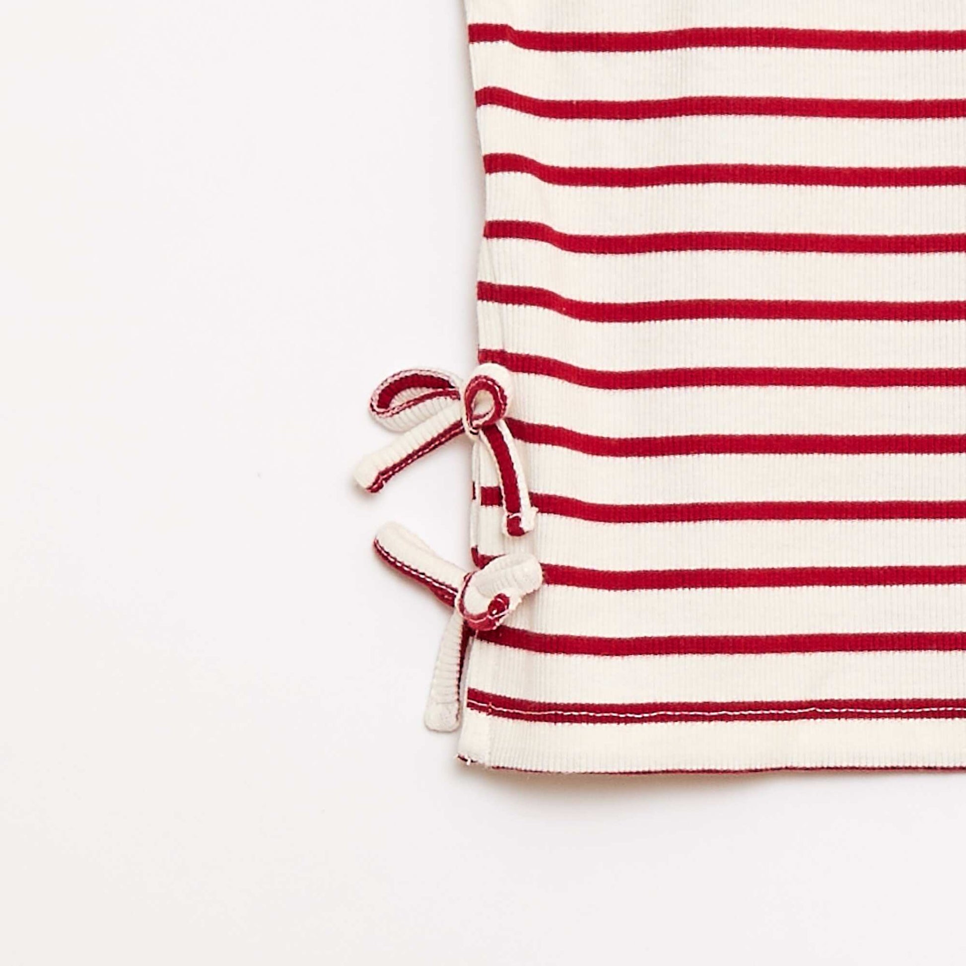 T-shirt avec nœuds fantaisie ROUGE