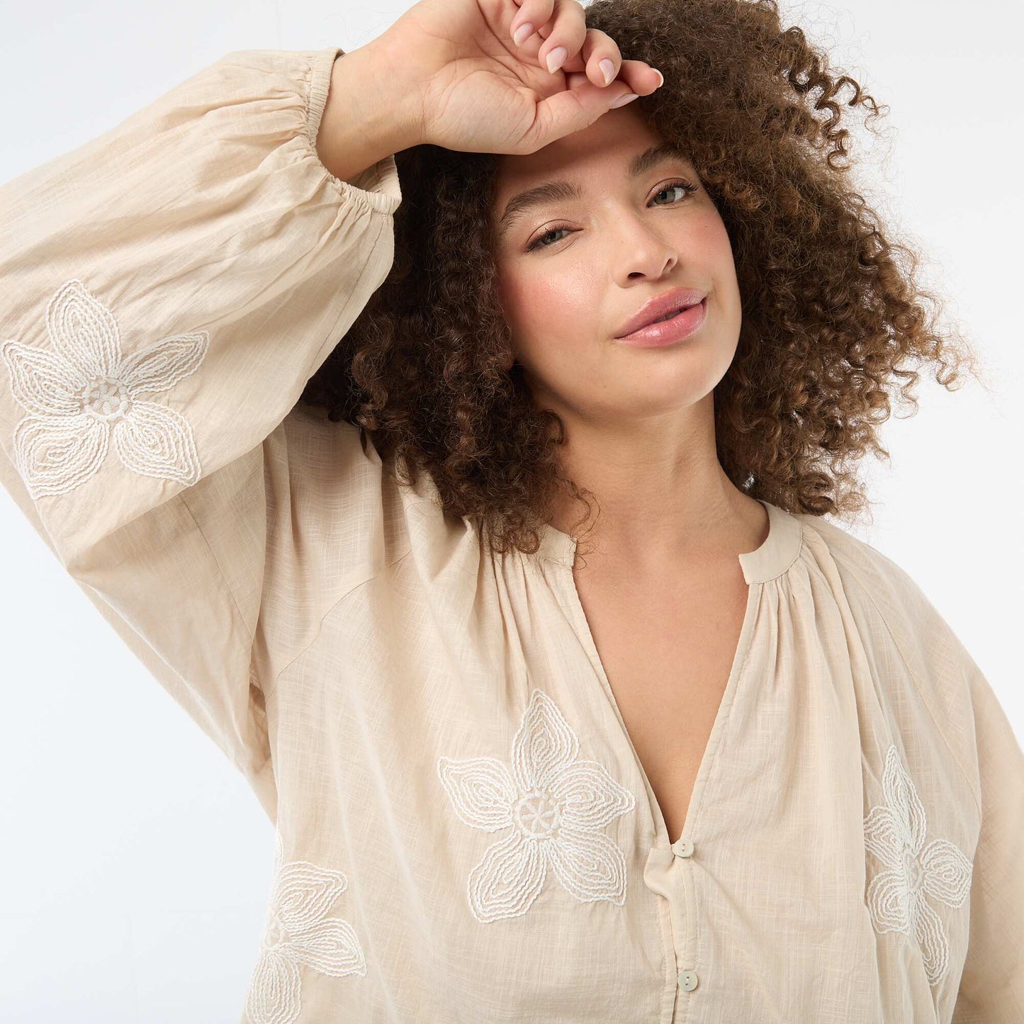 Blouse avec broderies BEIGE