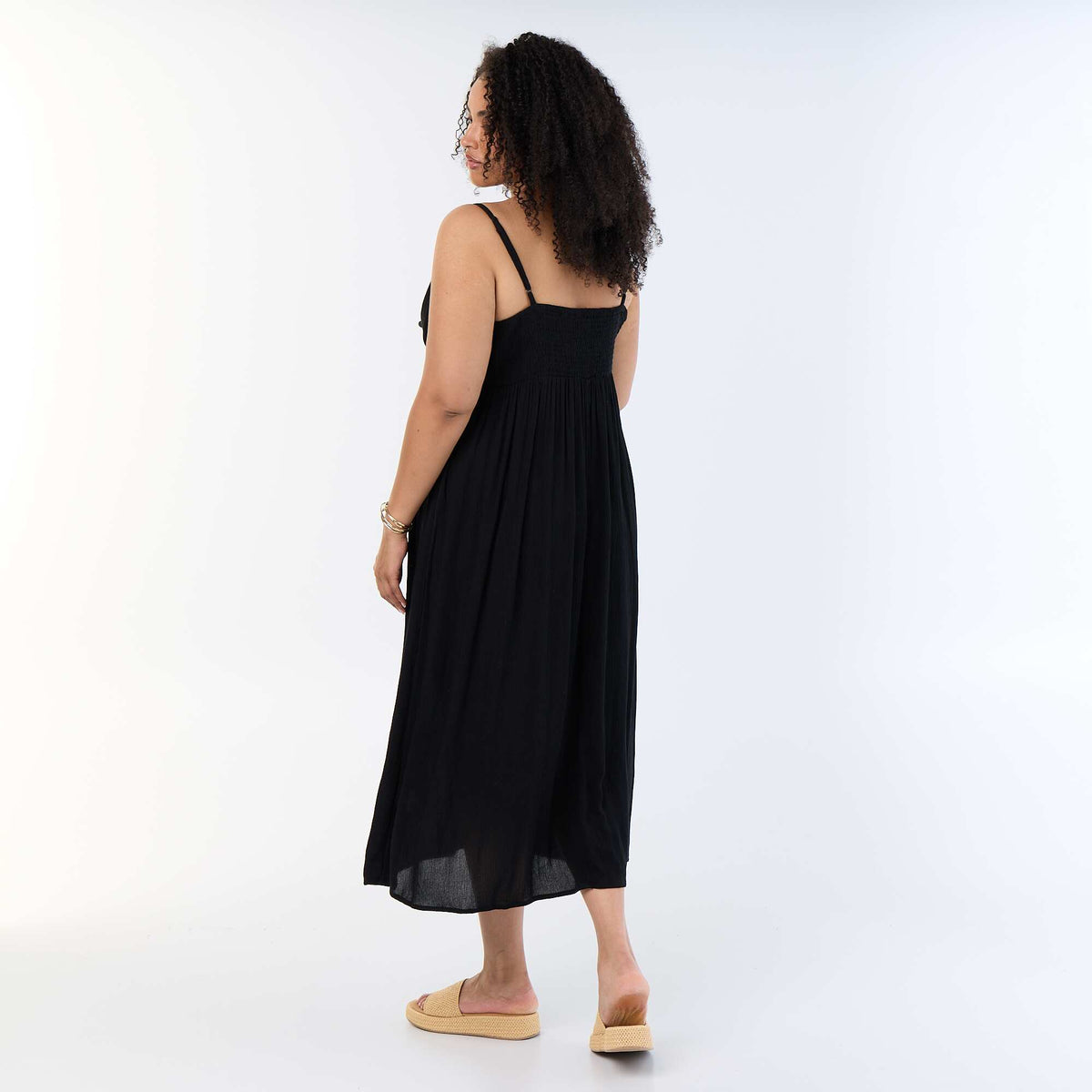 Robe longue en maille crêpée fines bretelles NOIR