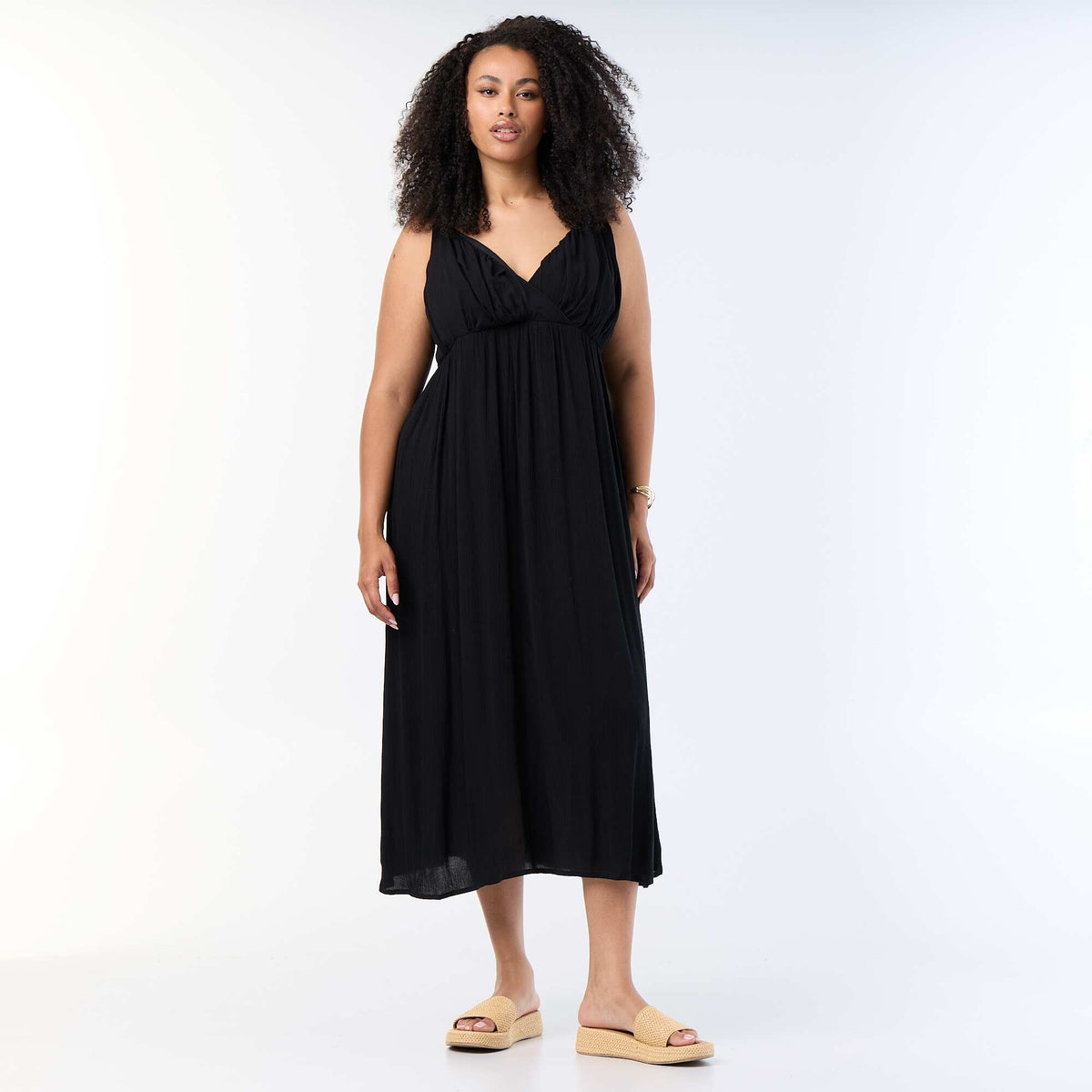 Robe longue en maille crêpée fines bretelles NOIR