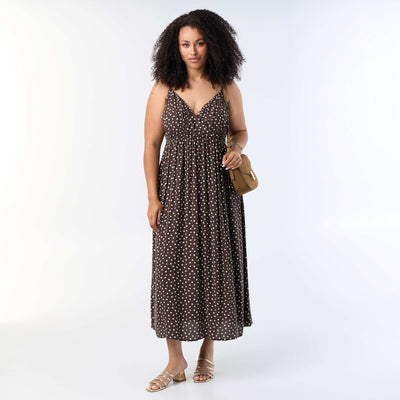 Robe longue en maille crêpée fines bretelles MARRON