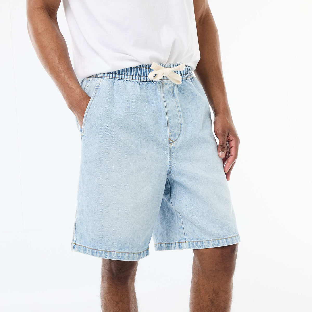 Bermuda en jean avec taille élastiquée BLEU