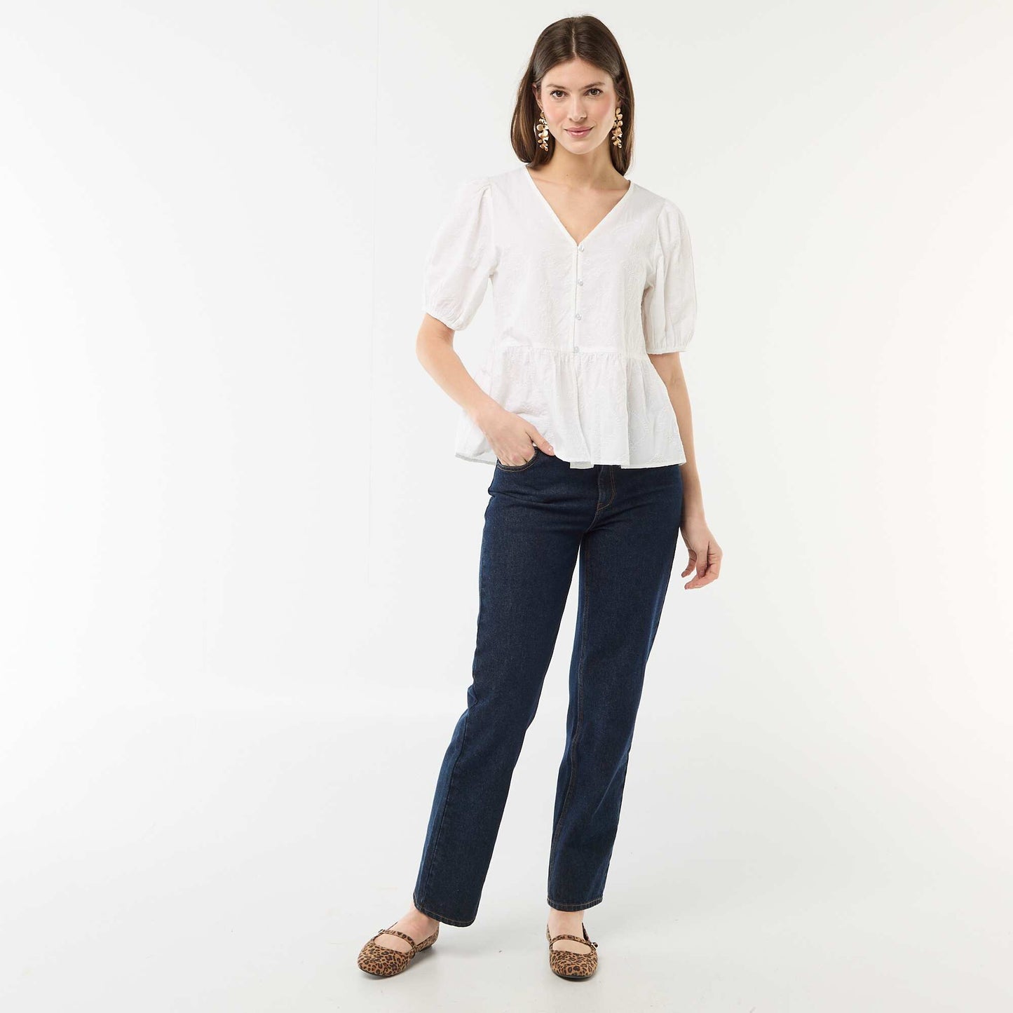 Blouse avec broderies et base volantée BLANC
