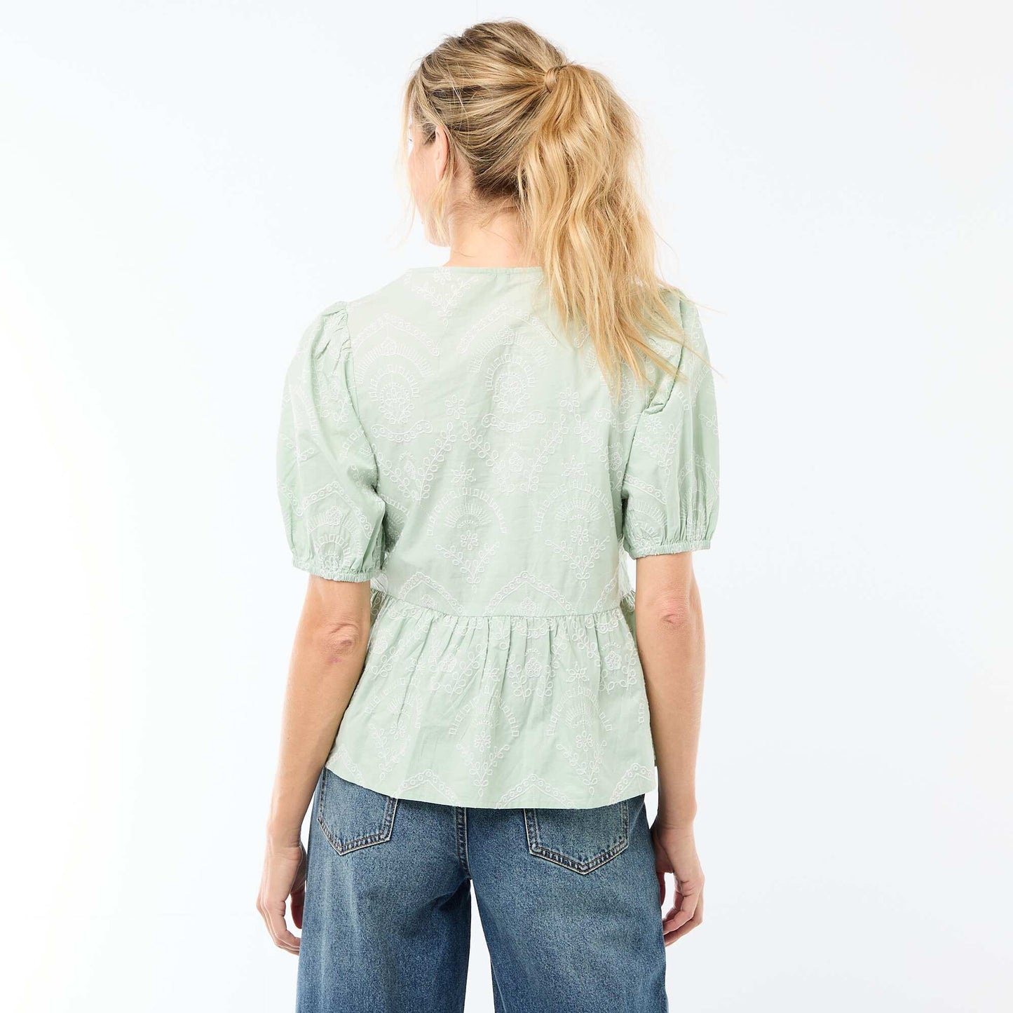 Blouse avec broderies et base volantée VERT