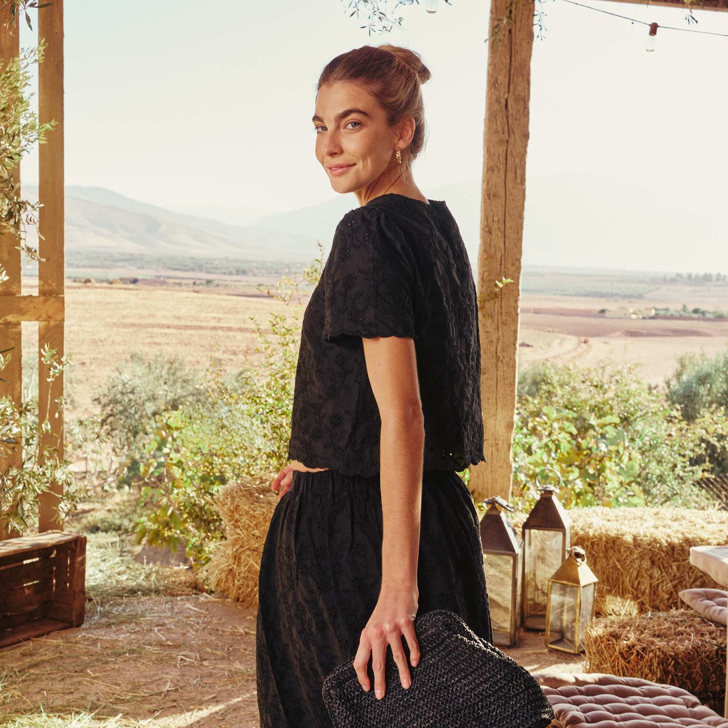 Top manches courtes broderies anglaises en coton uni NOIR