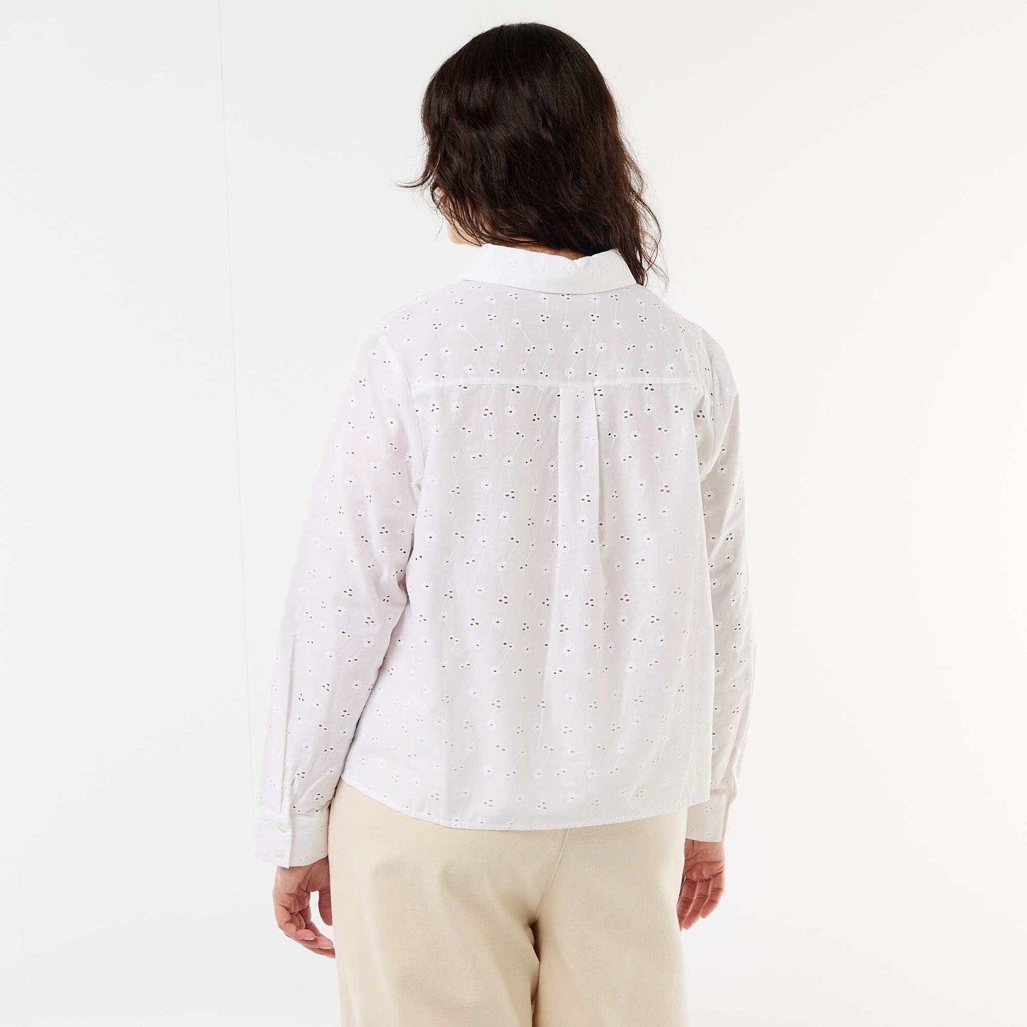 Chemise avec broderie anglaise et détails ondulés BLANC
