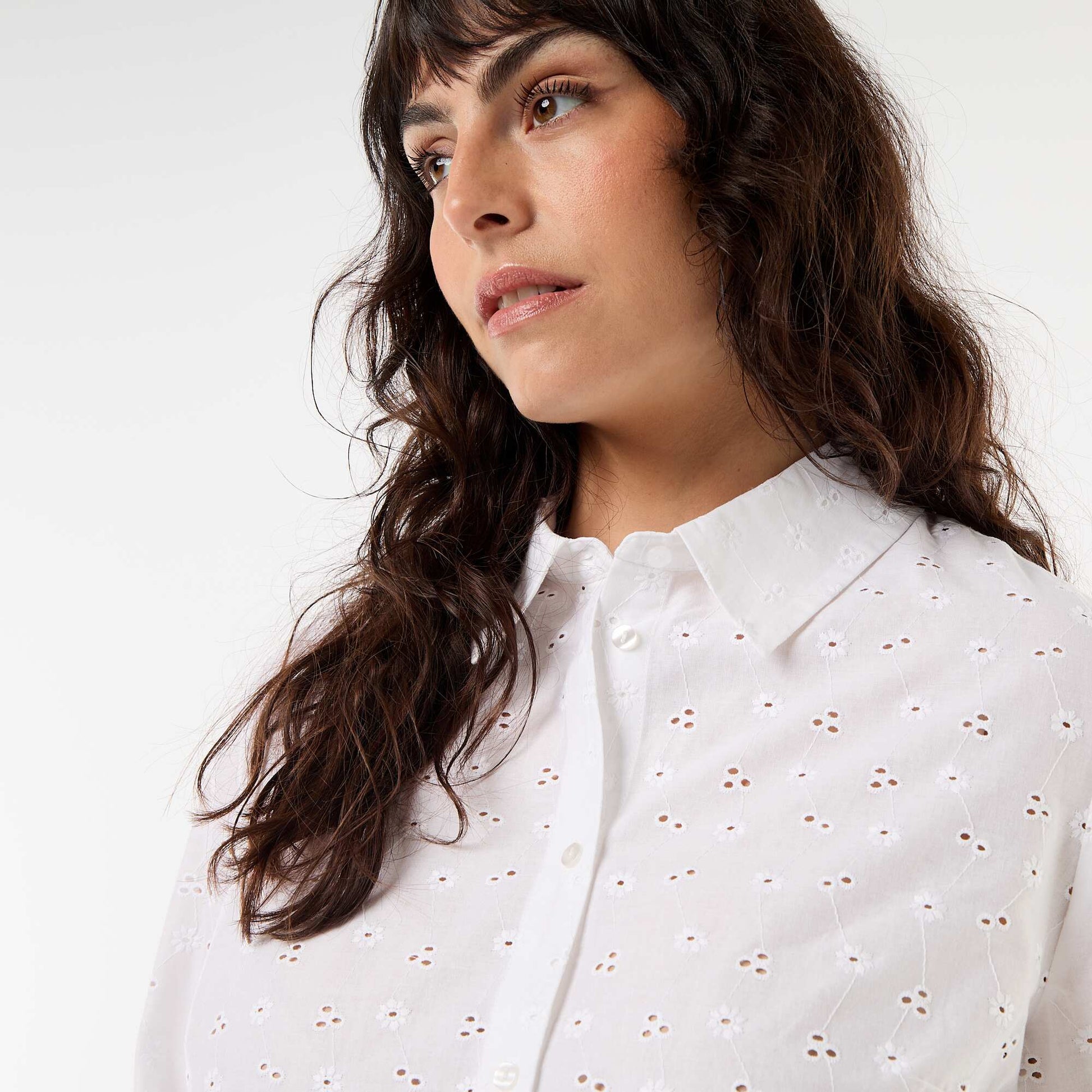 Chemise avec broderie anglaise et détails ondulés BLANC