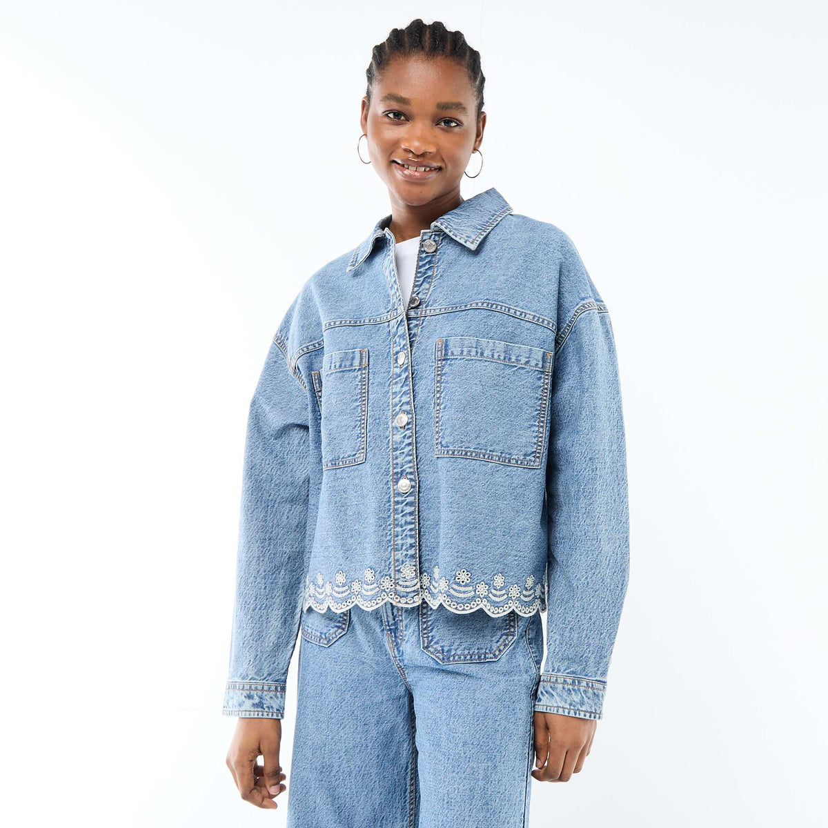 Veste denim boutonnée avec broderie en coton uni BLEU